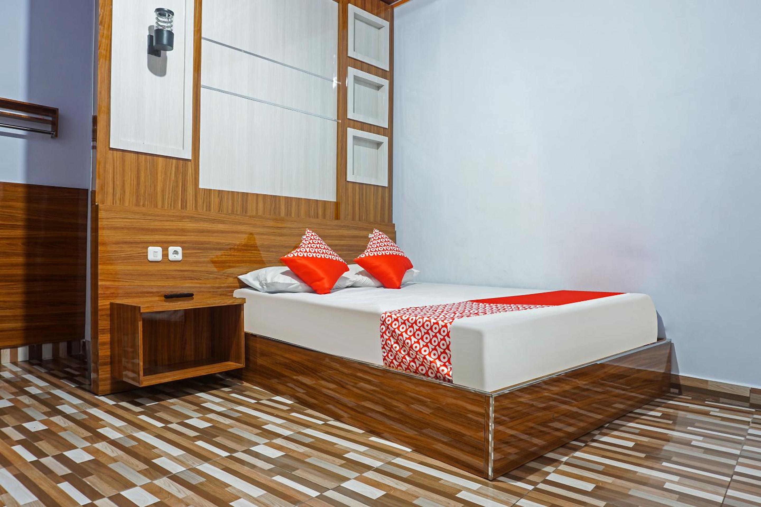 Deluxe King Room photo 1