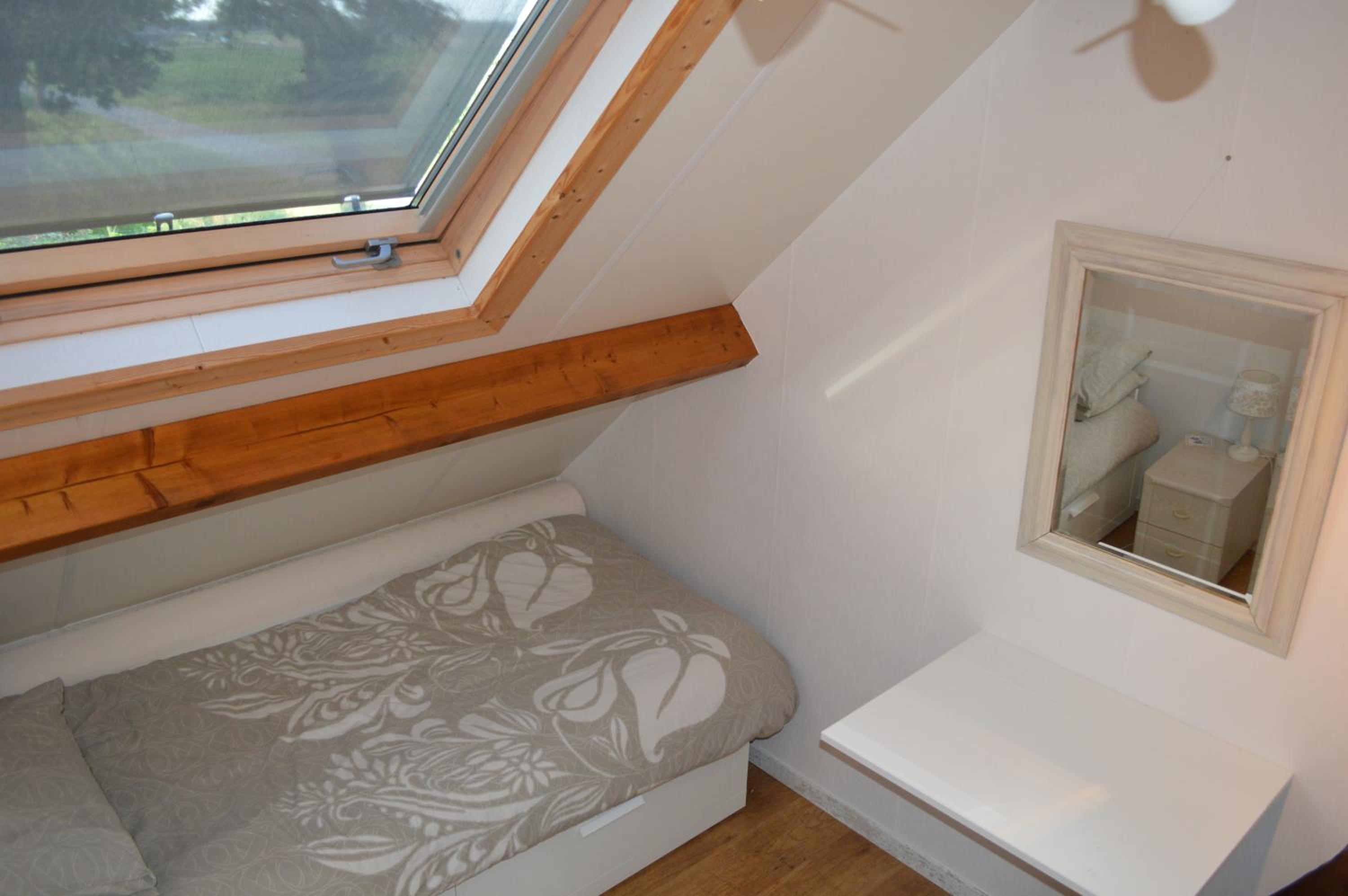 Small Single Room photo 3