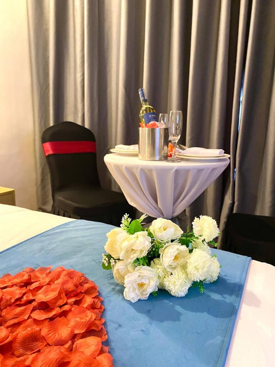 Deluxe King Room - Photo 3