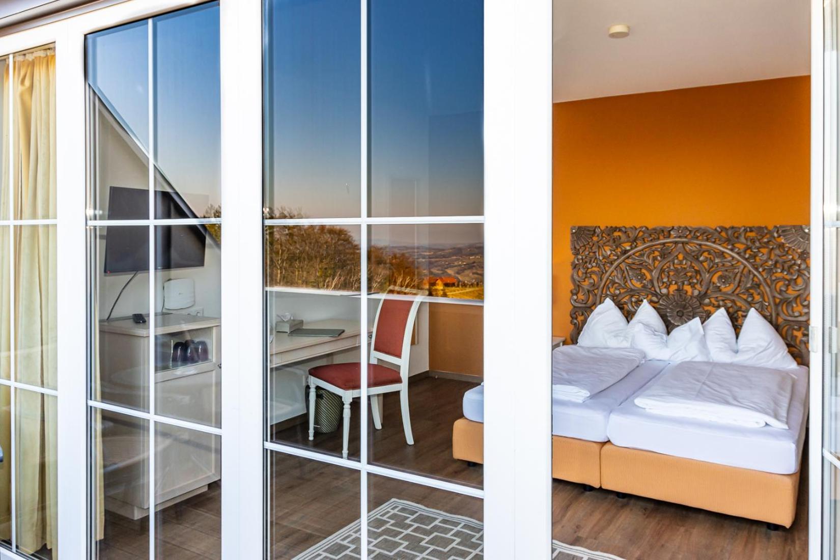 Deluxe Double Room with Balcony photo 2