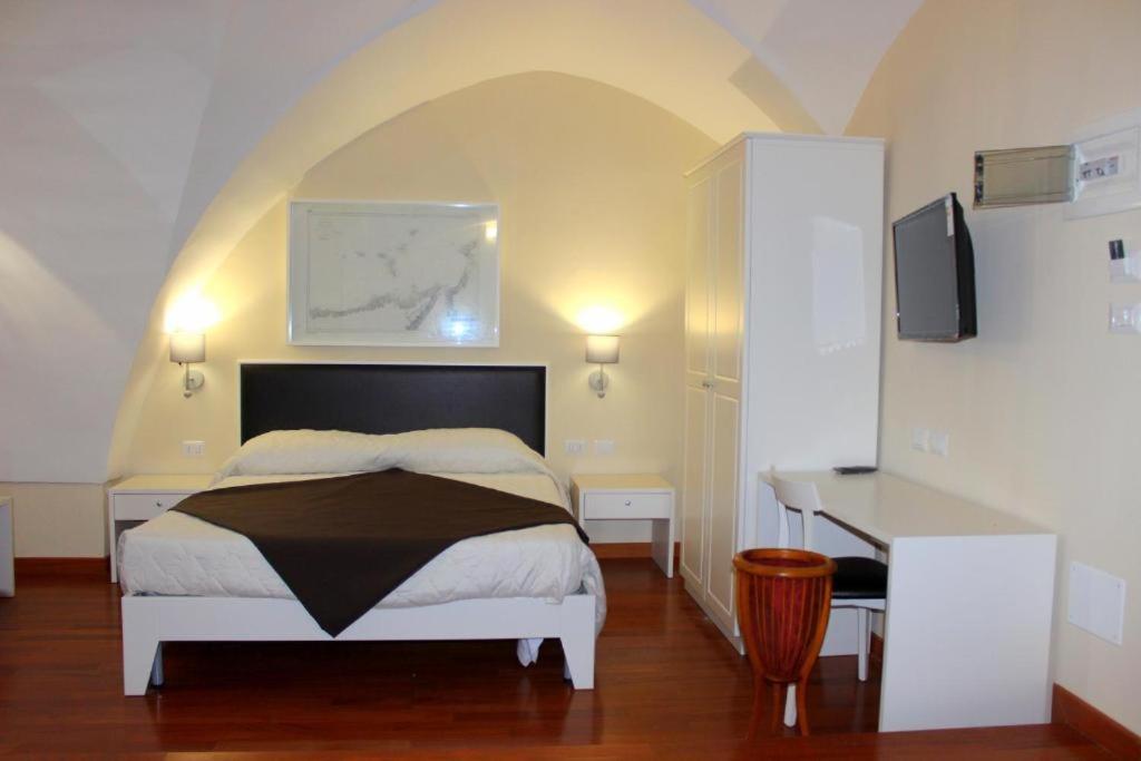 Two-Bedroom Apartment - Photo 17