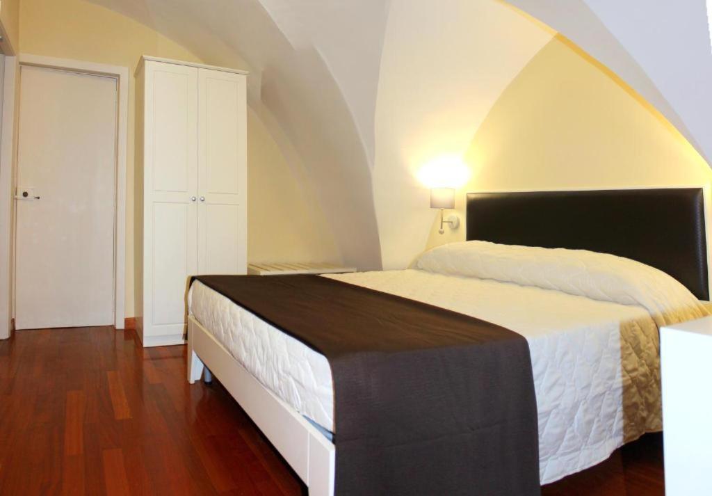 Two-Bedroom Apartment - Photo 16
