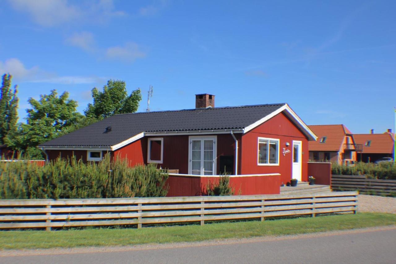 Three-Bedroom House photo 3