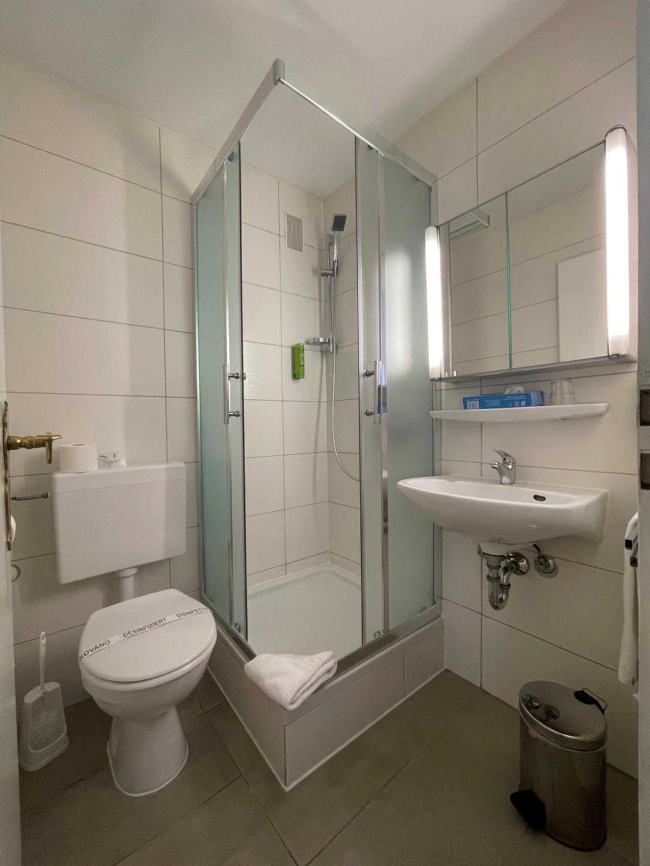 Double Room - Photo 5