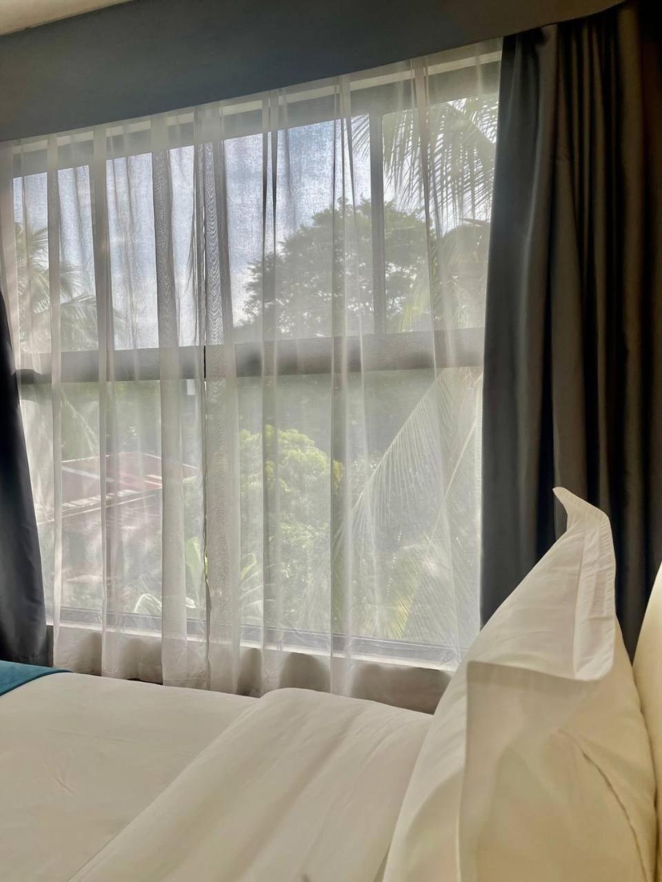 Deluxe King Room - Photo 2