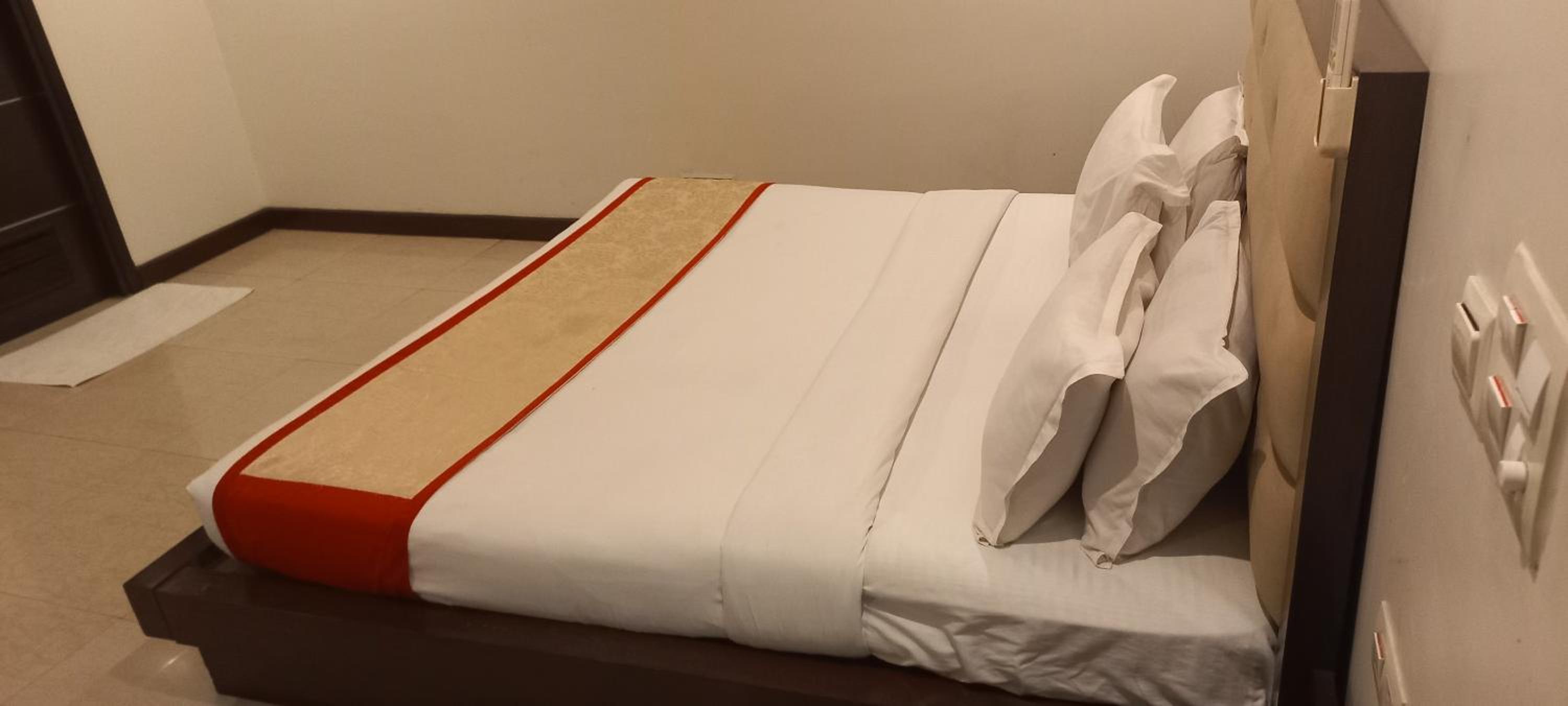 Standard Double or Twin Room - Photo 5