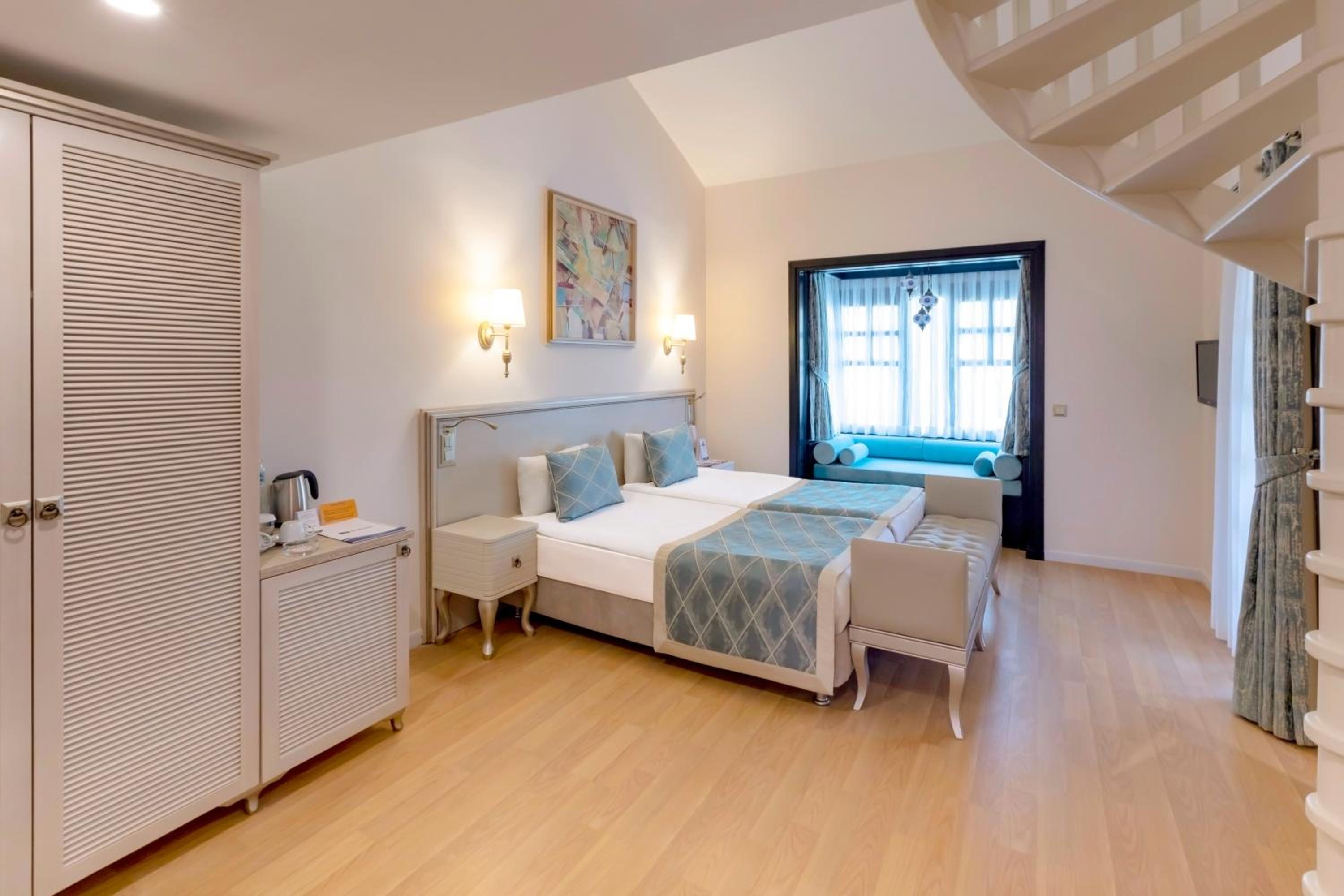Club Duplex Room with Spa bath photo 3