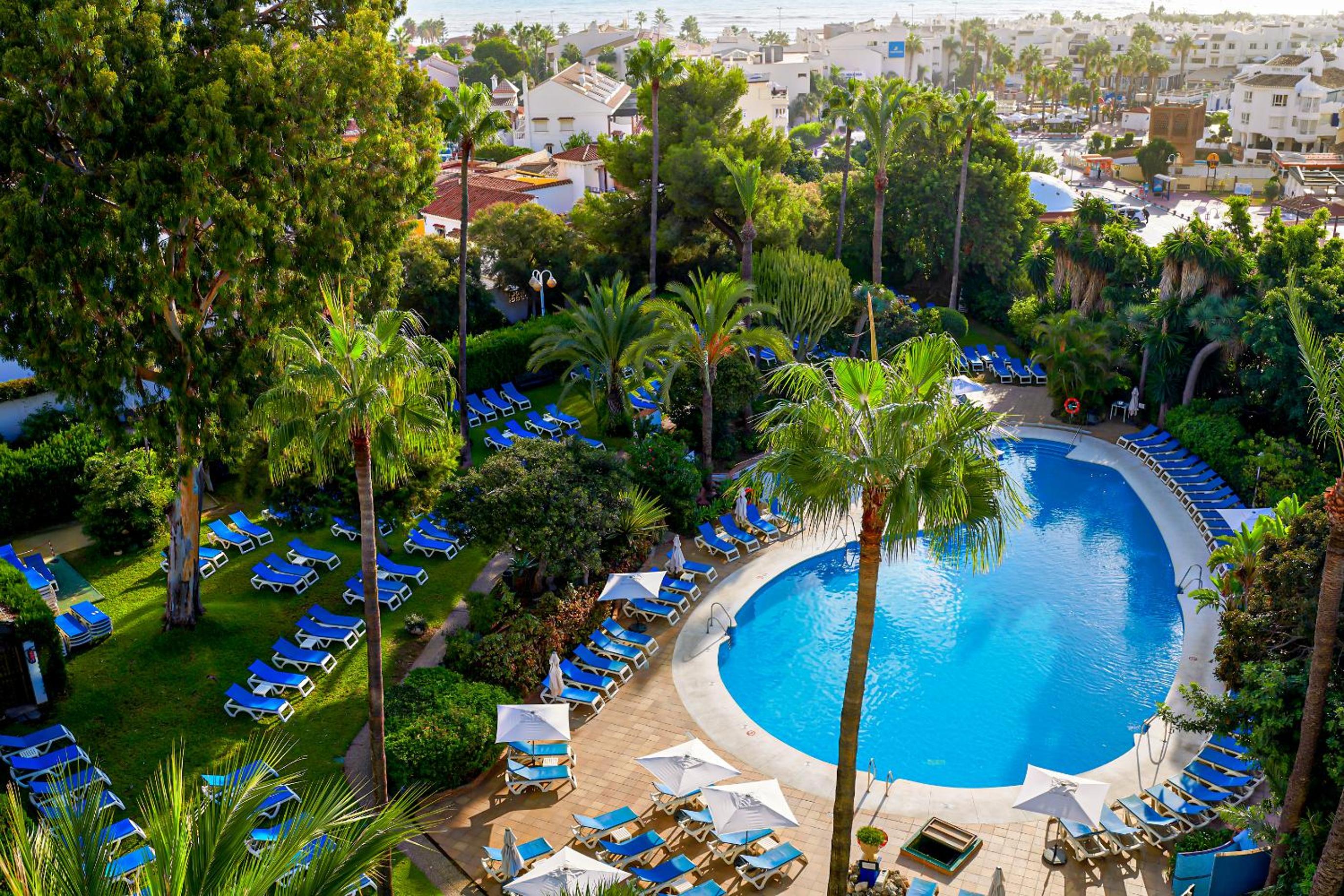Double Room with Pool View (3 Adults) photo 2