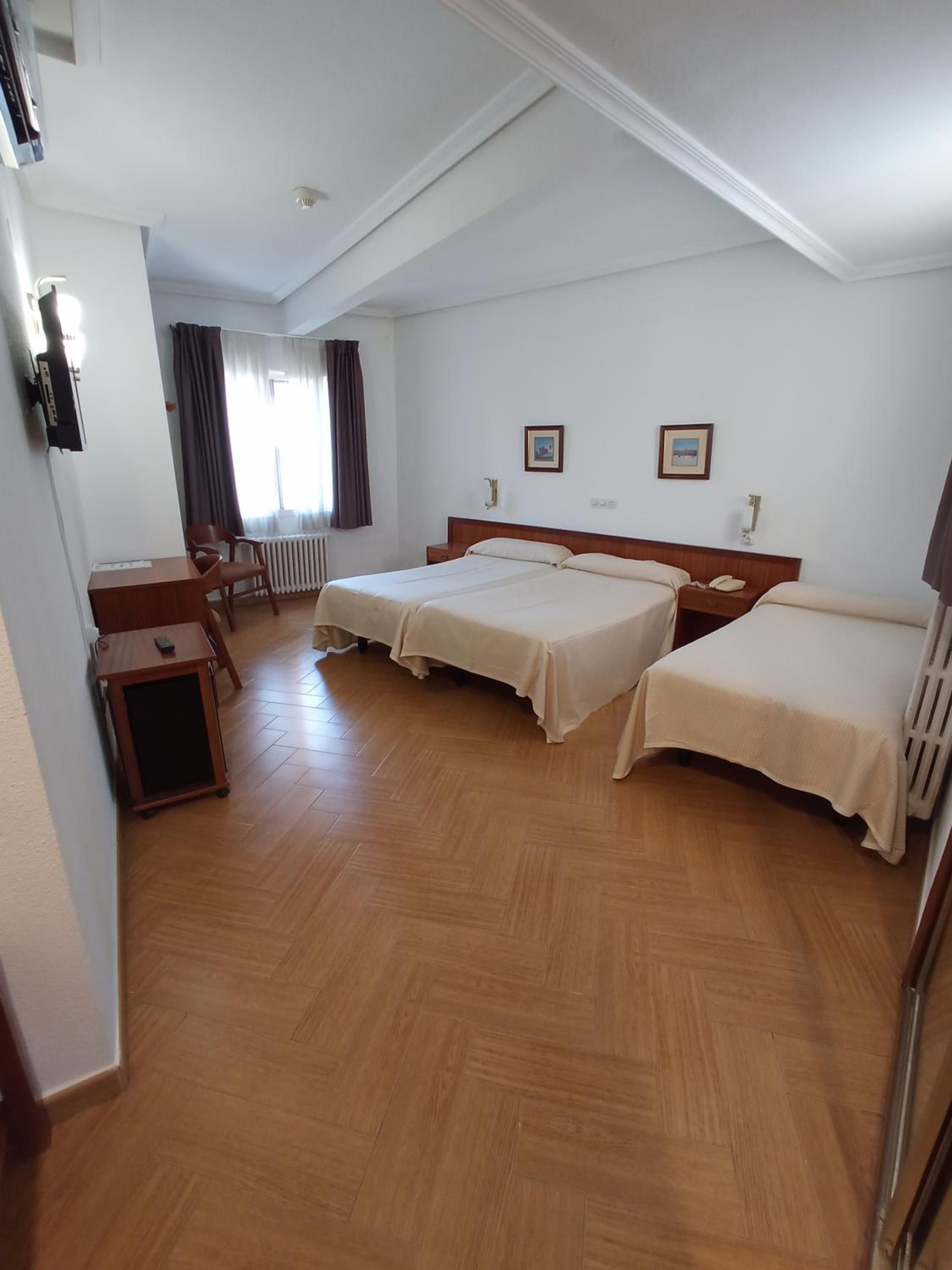 Standard Triple Room photo 3