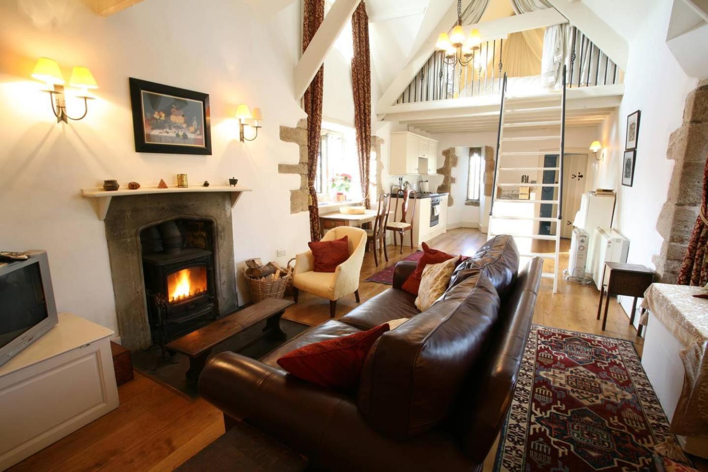 One-Bedroom House - Photo 2