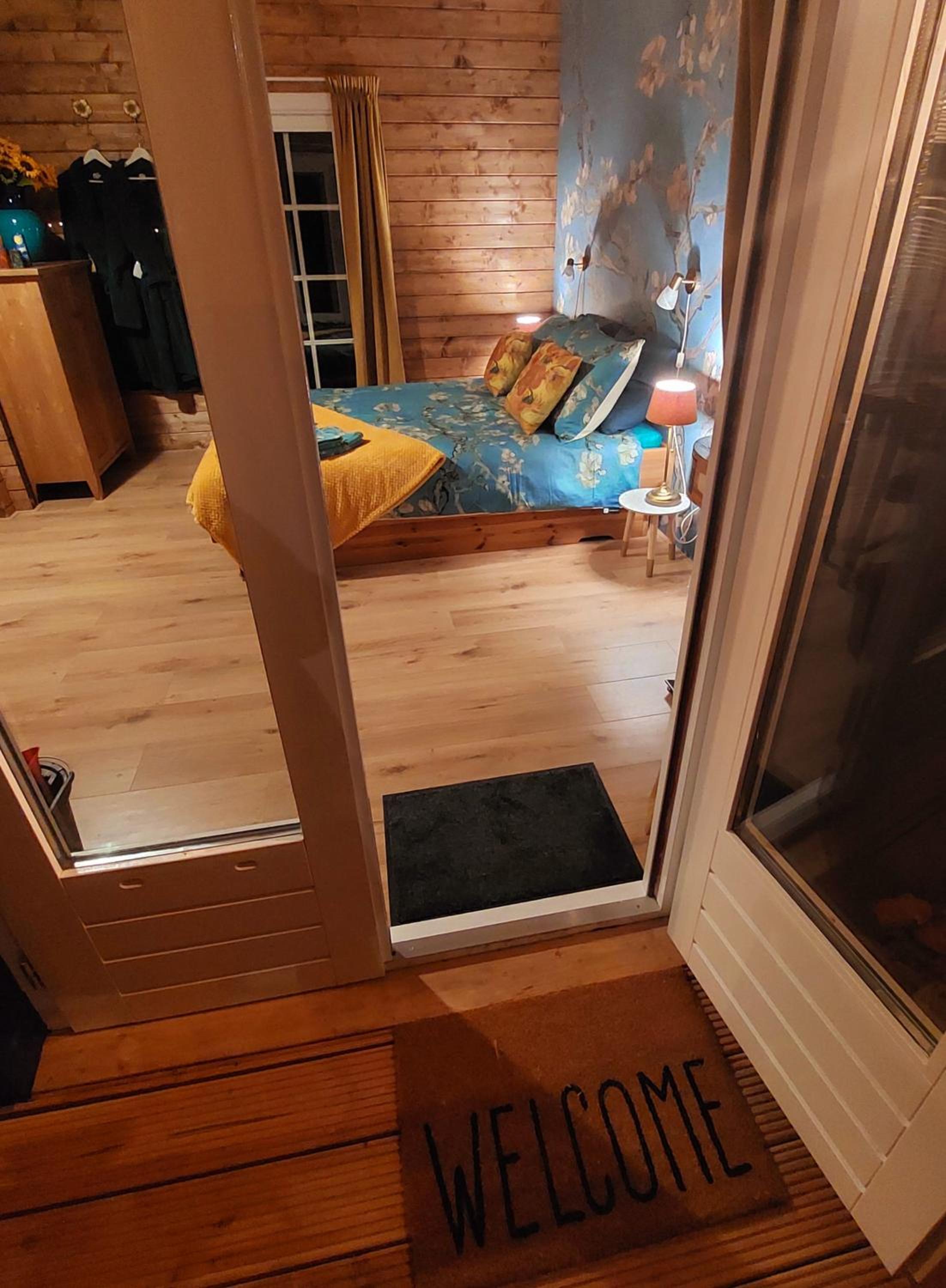Deluxe Room - Photo 12