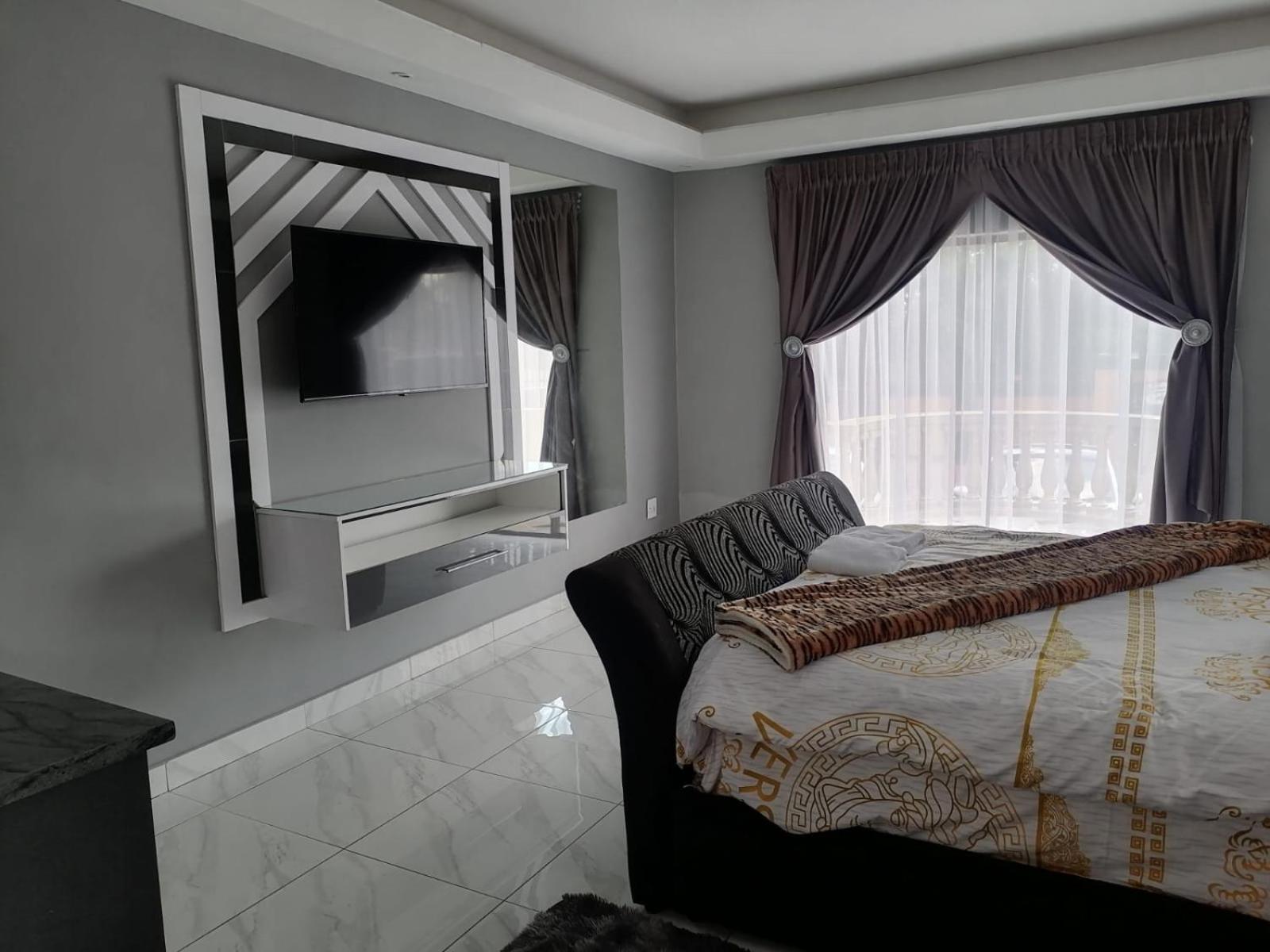 Suite - Photo 5
