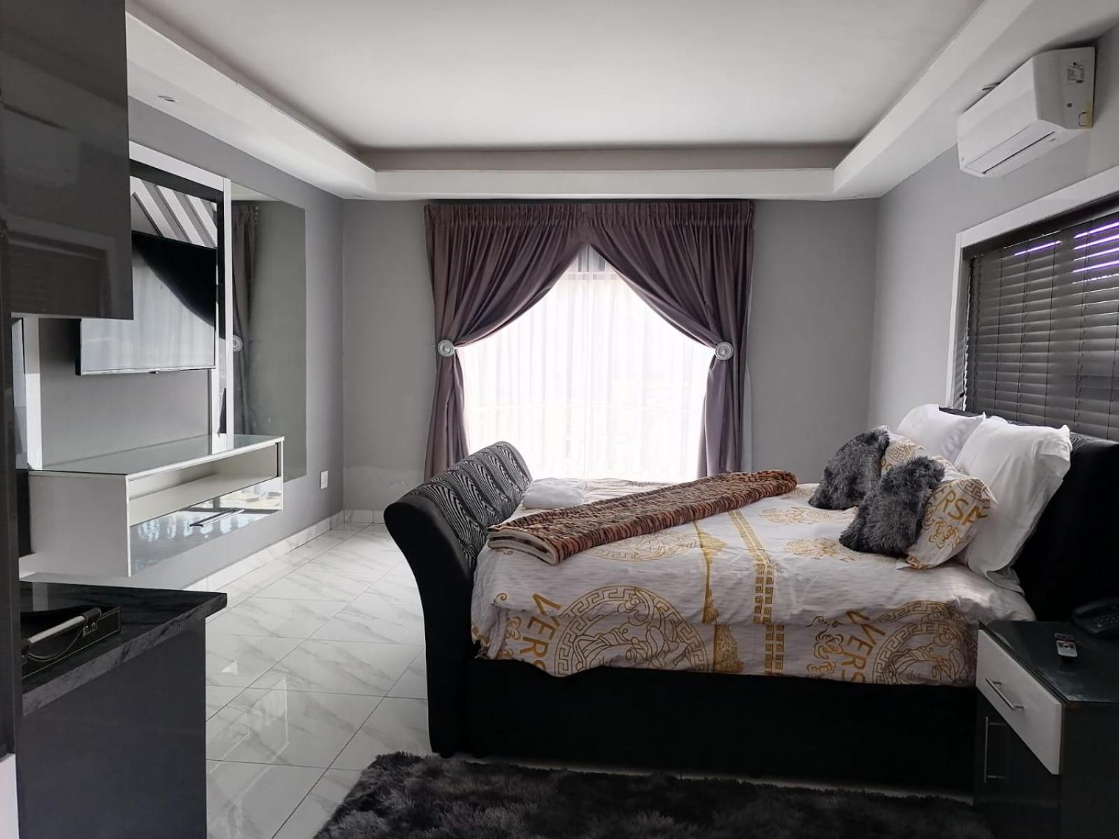 Suite - Photo 7