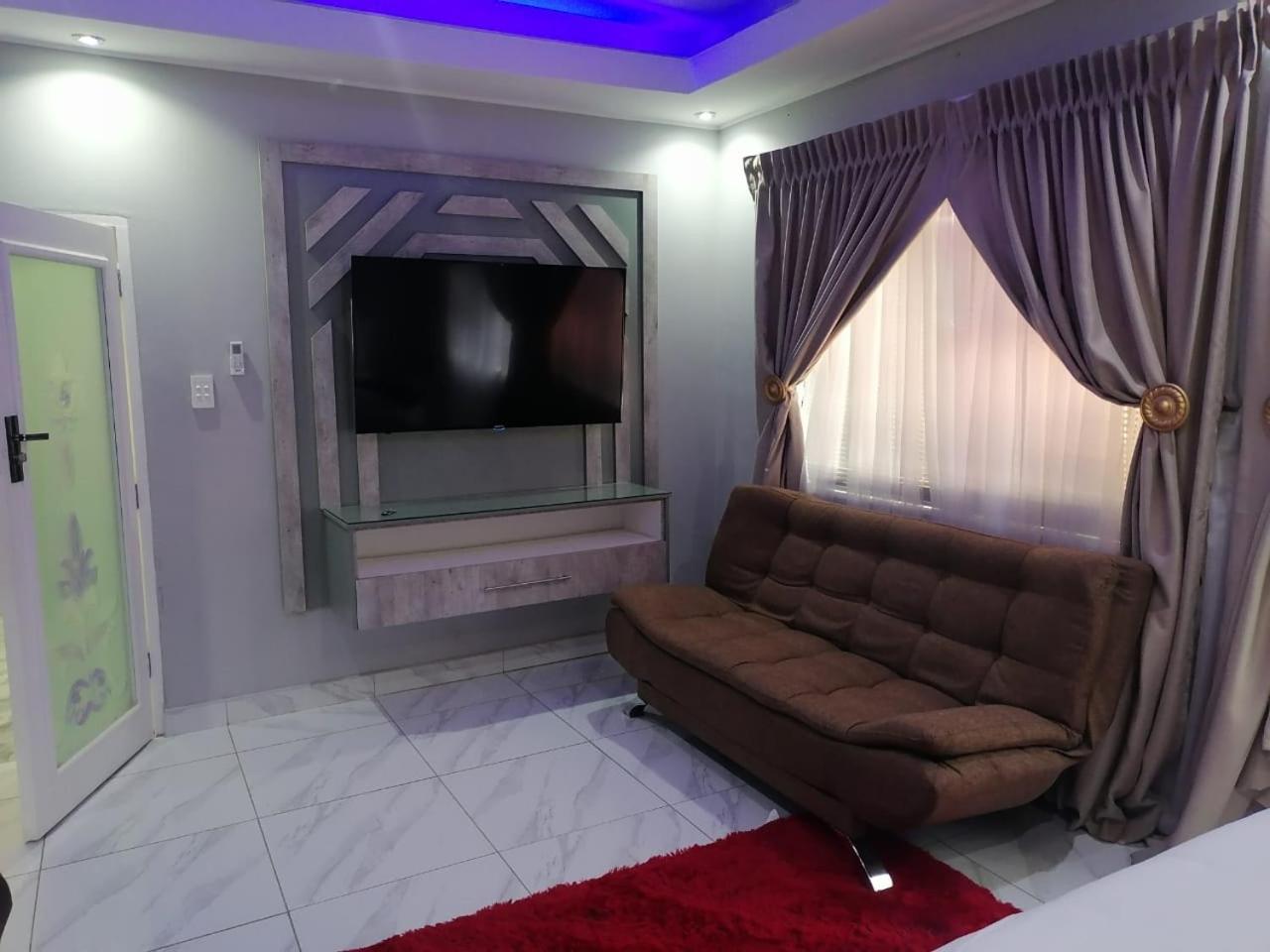 Queen Room - Photo 39