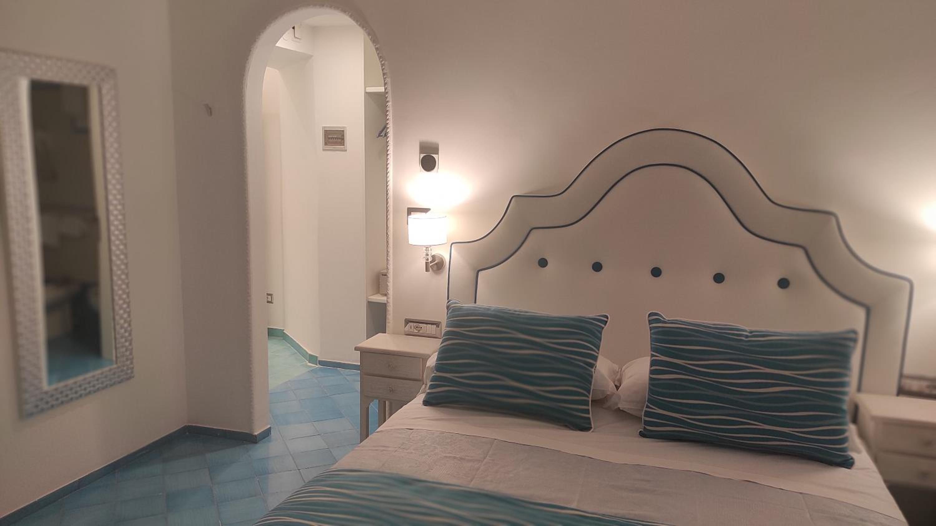 Double or Twin Room with View - Photo 33