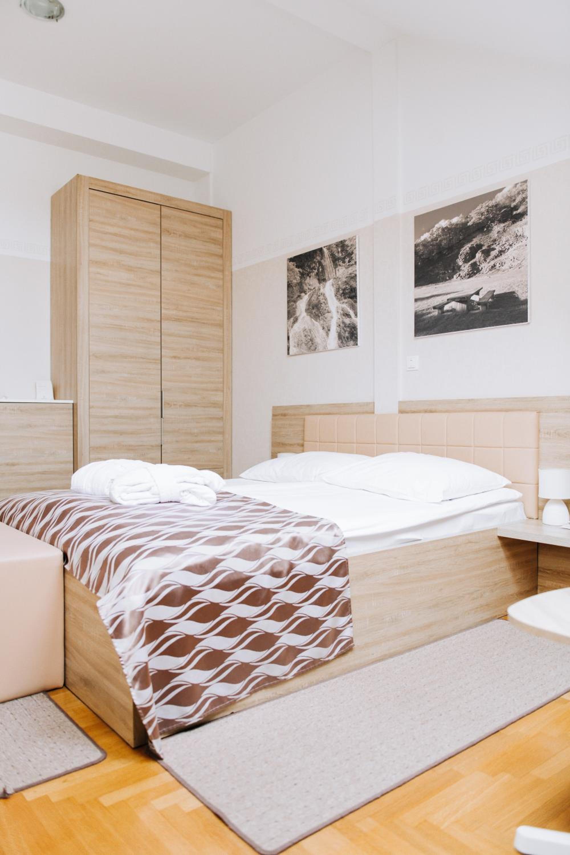 Standard Double Room - Photo 1