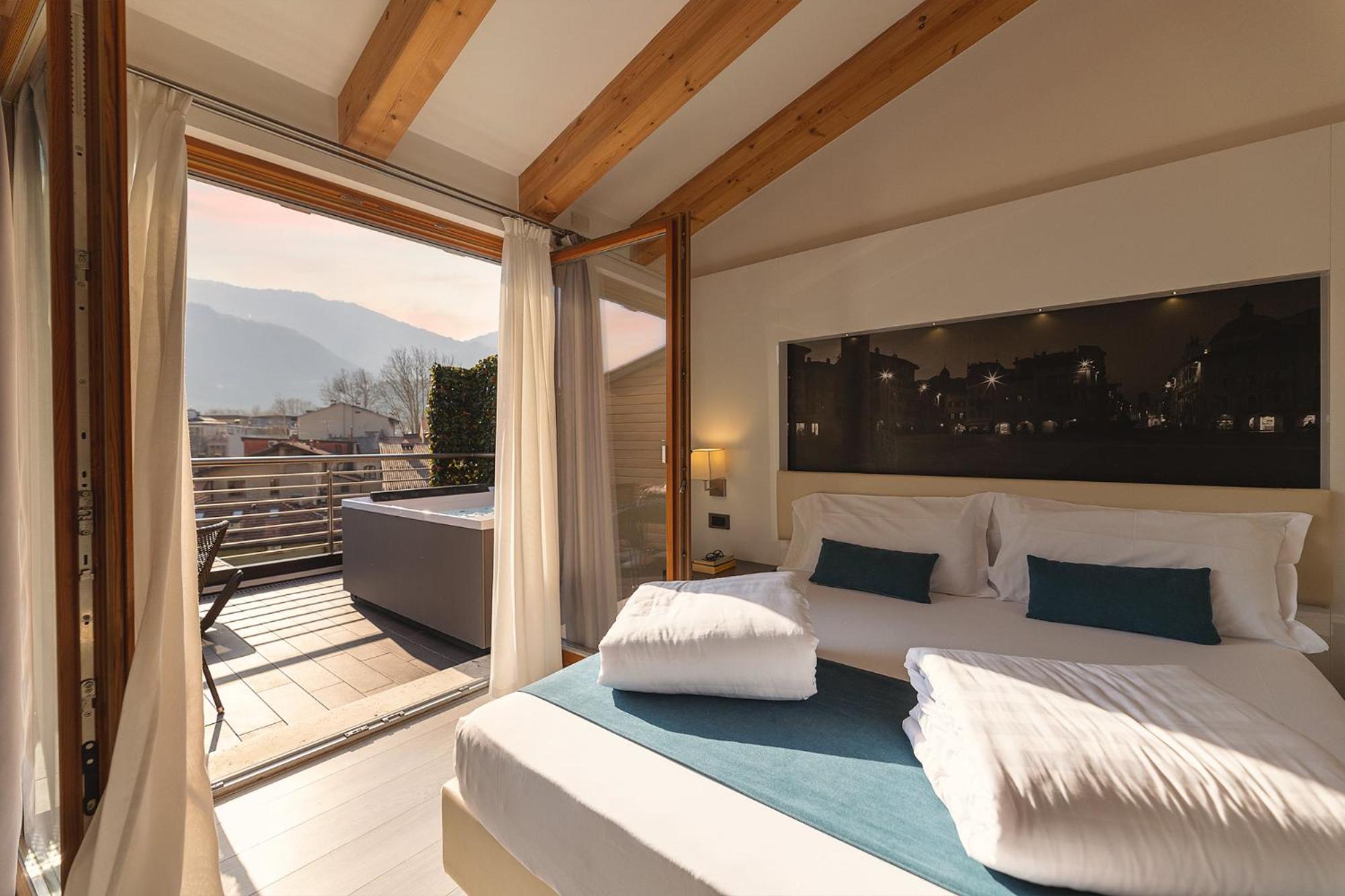 Suite with Kitchenette and Jacuzzi