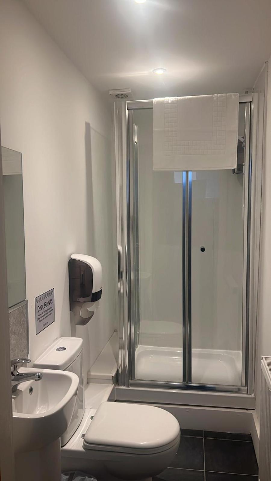 Double or Twin Room with Bathroom - Photo 2