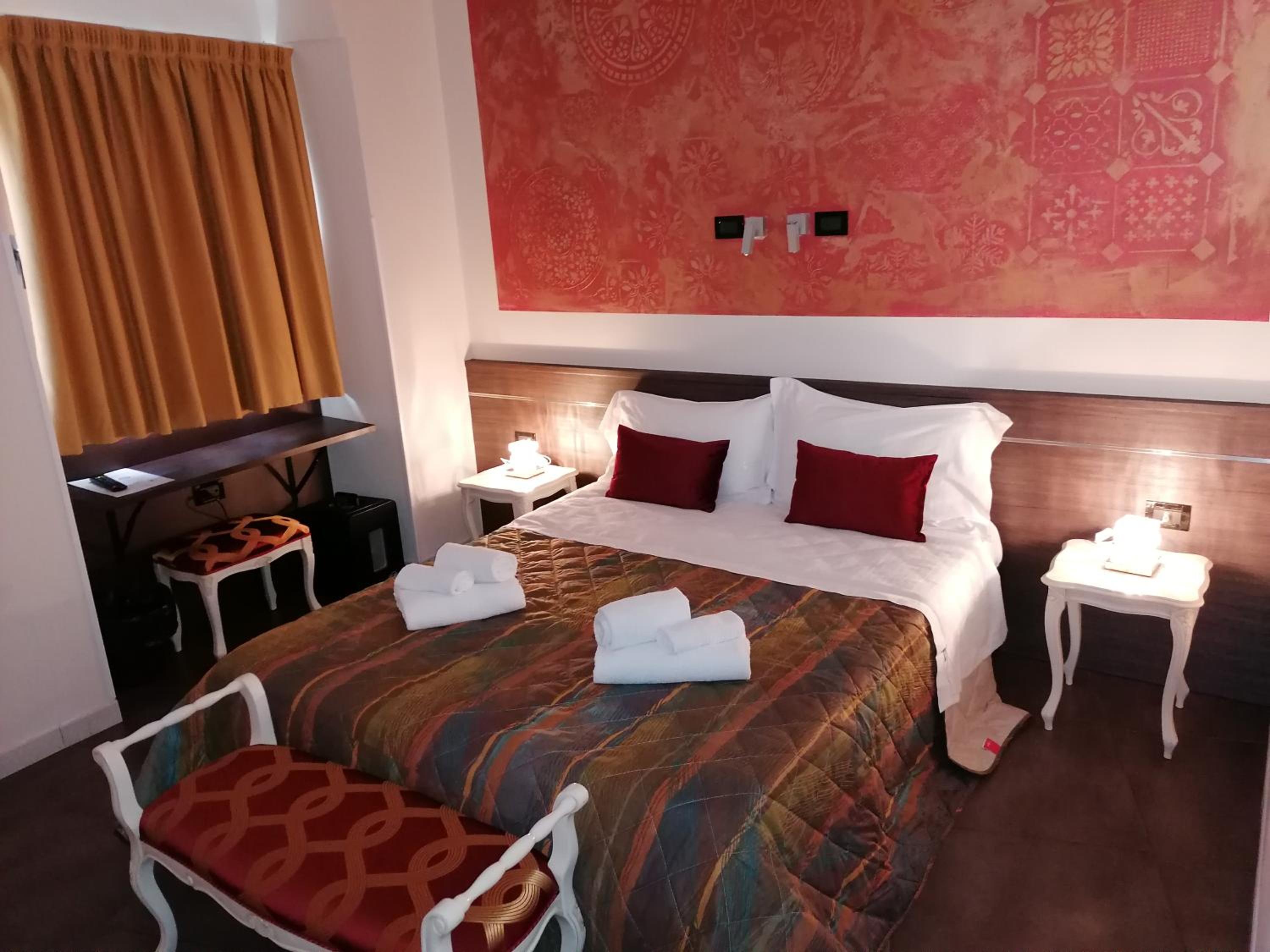 Double or Twin Room - Photo 8