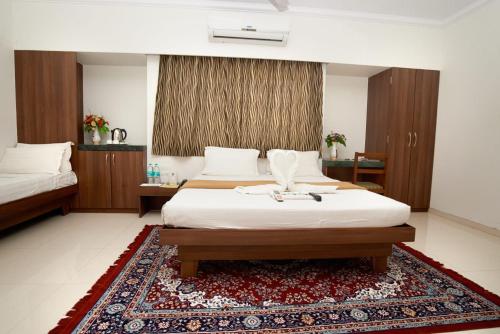 Superior Family Room photo 2
