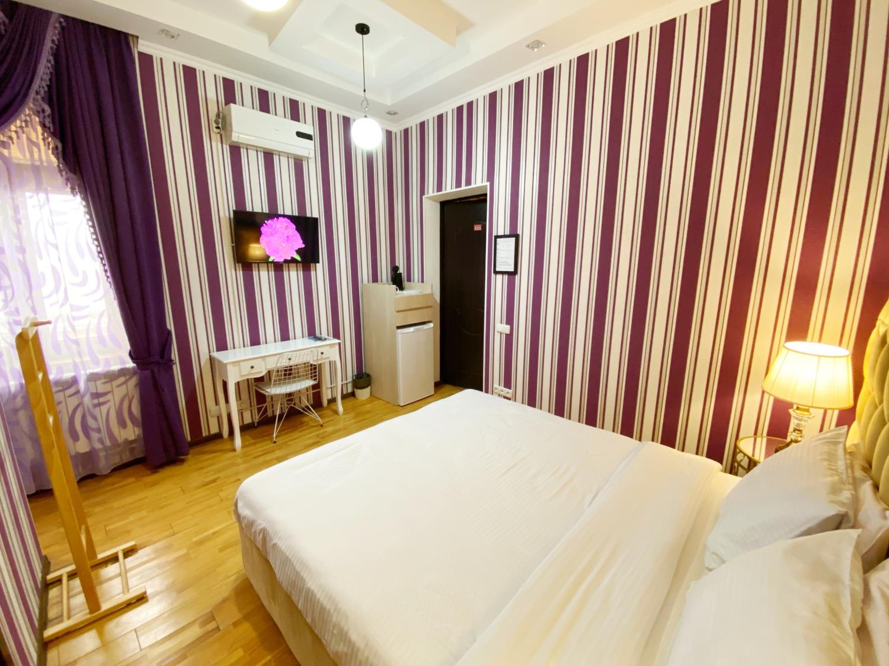 Deluxe Double Room - Photo 13