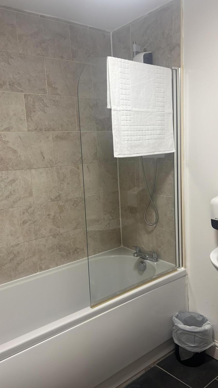 Double or Twin Room - Photo 2