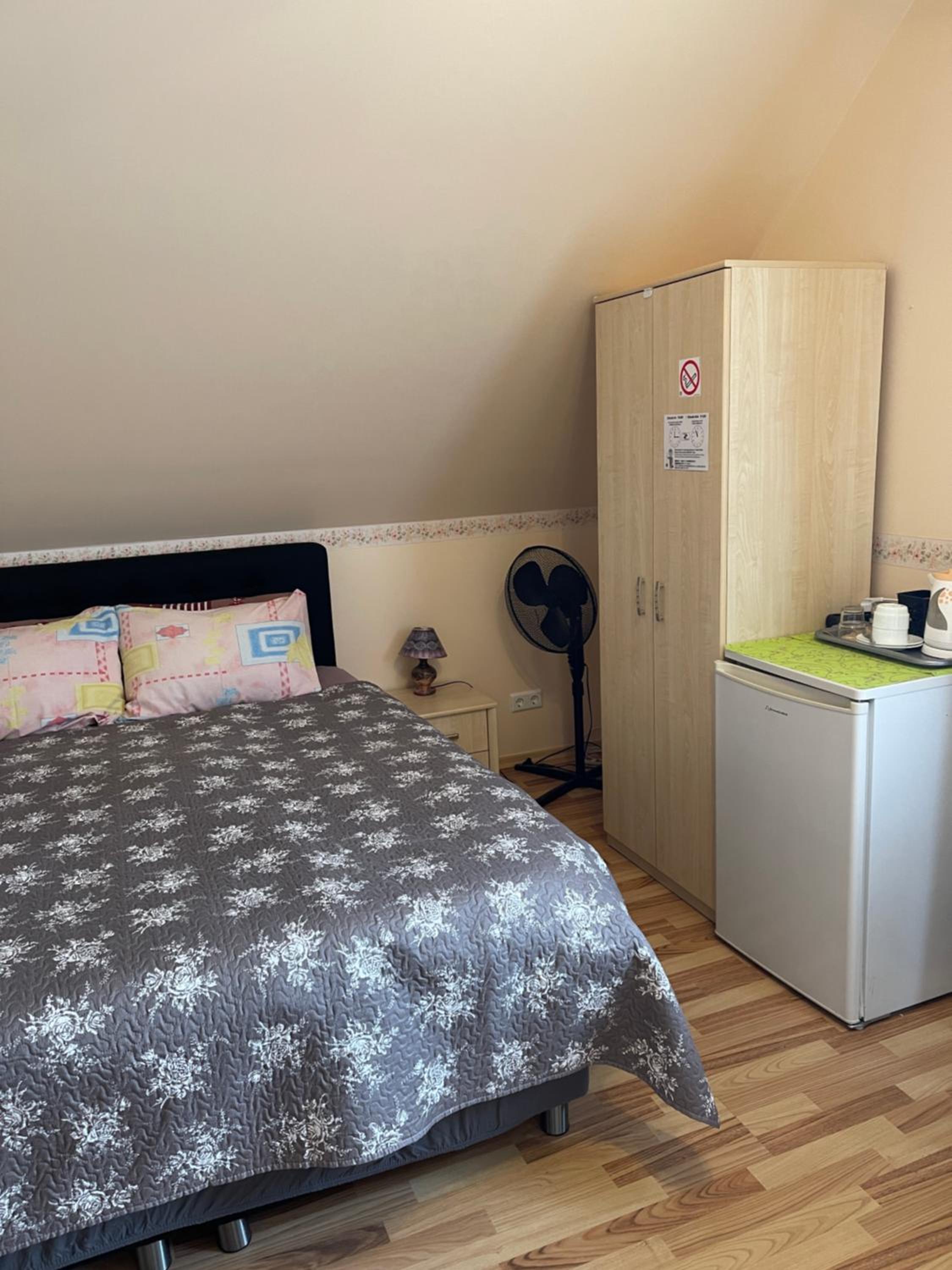 Small Double Room - Photo 7