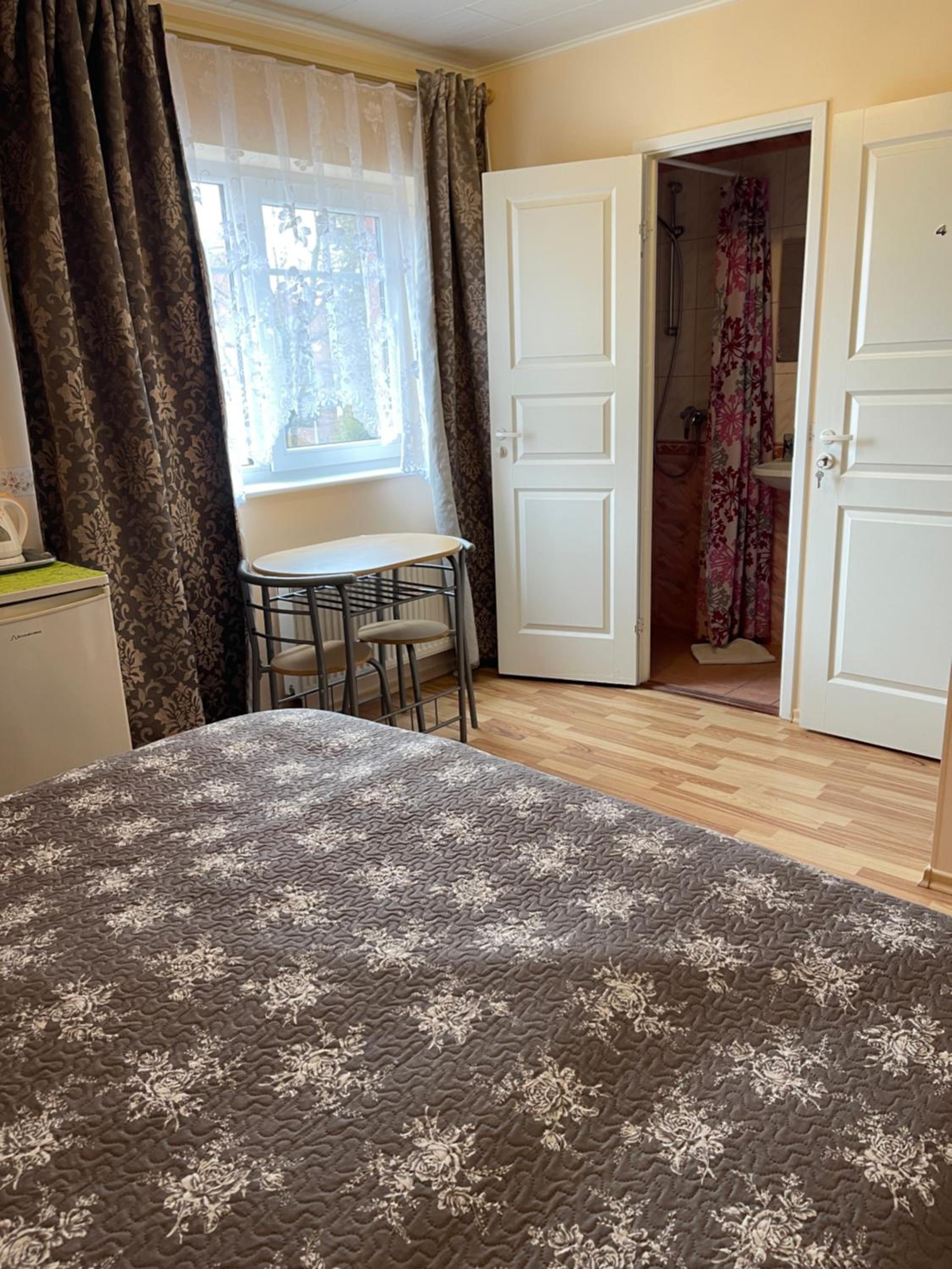 Small Double Room - Photo 8
