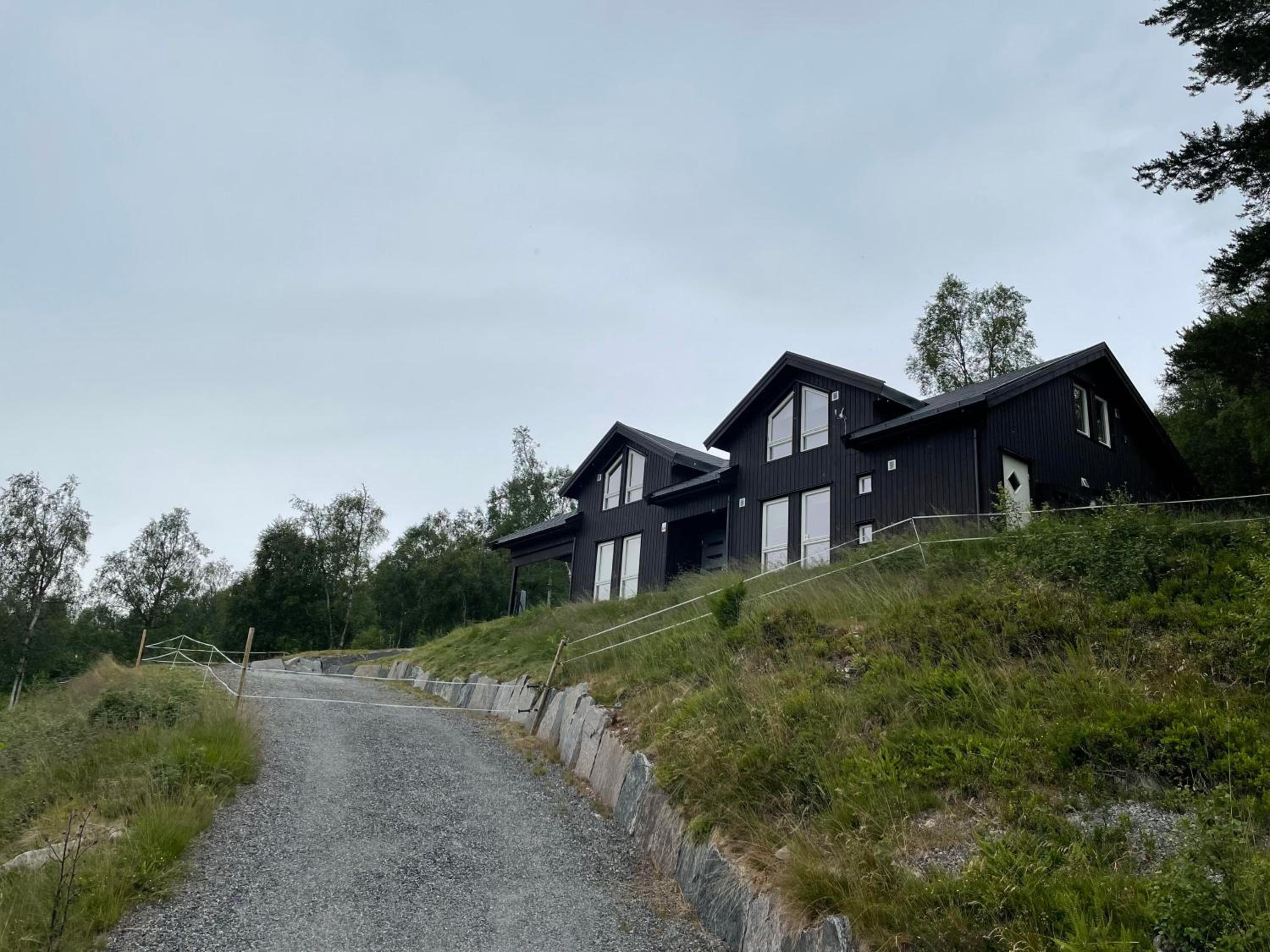 Five-Bedroom House - Photo 21