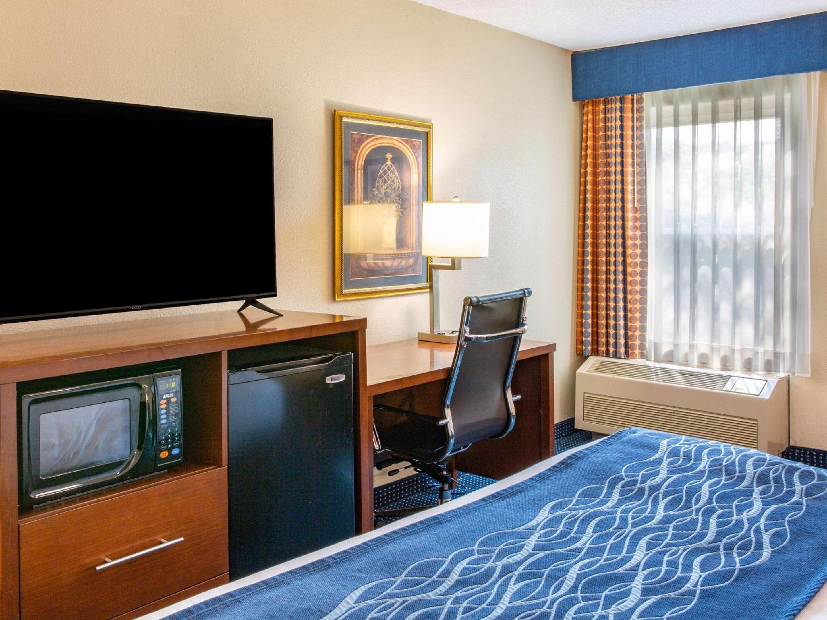 King Room - Non-Smoking - Photo 2