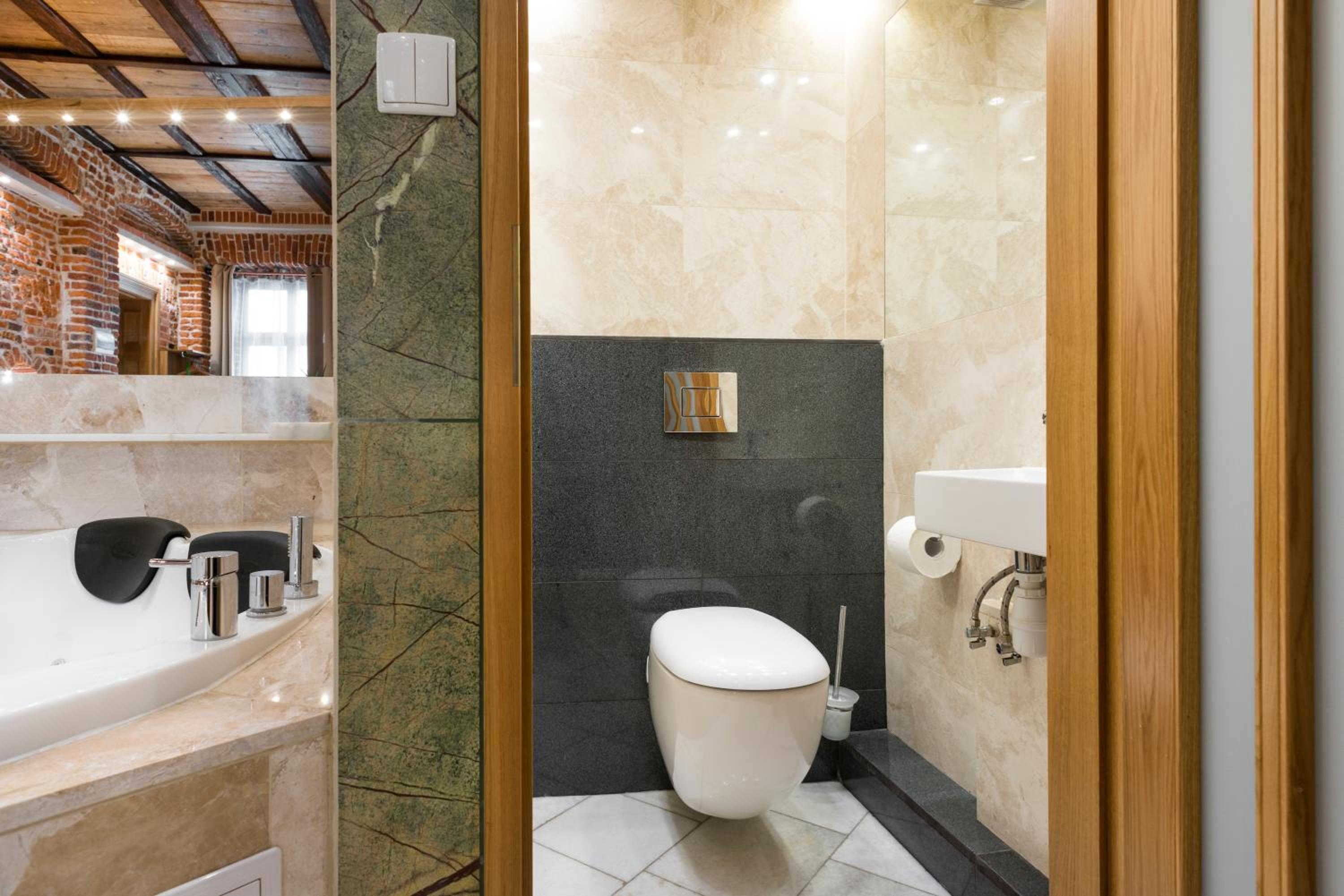 Executive Suite - Photo 10