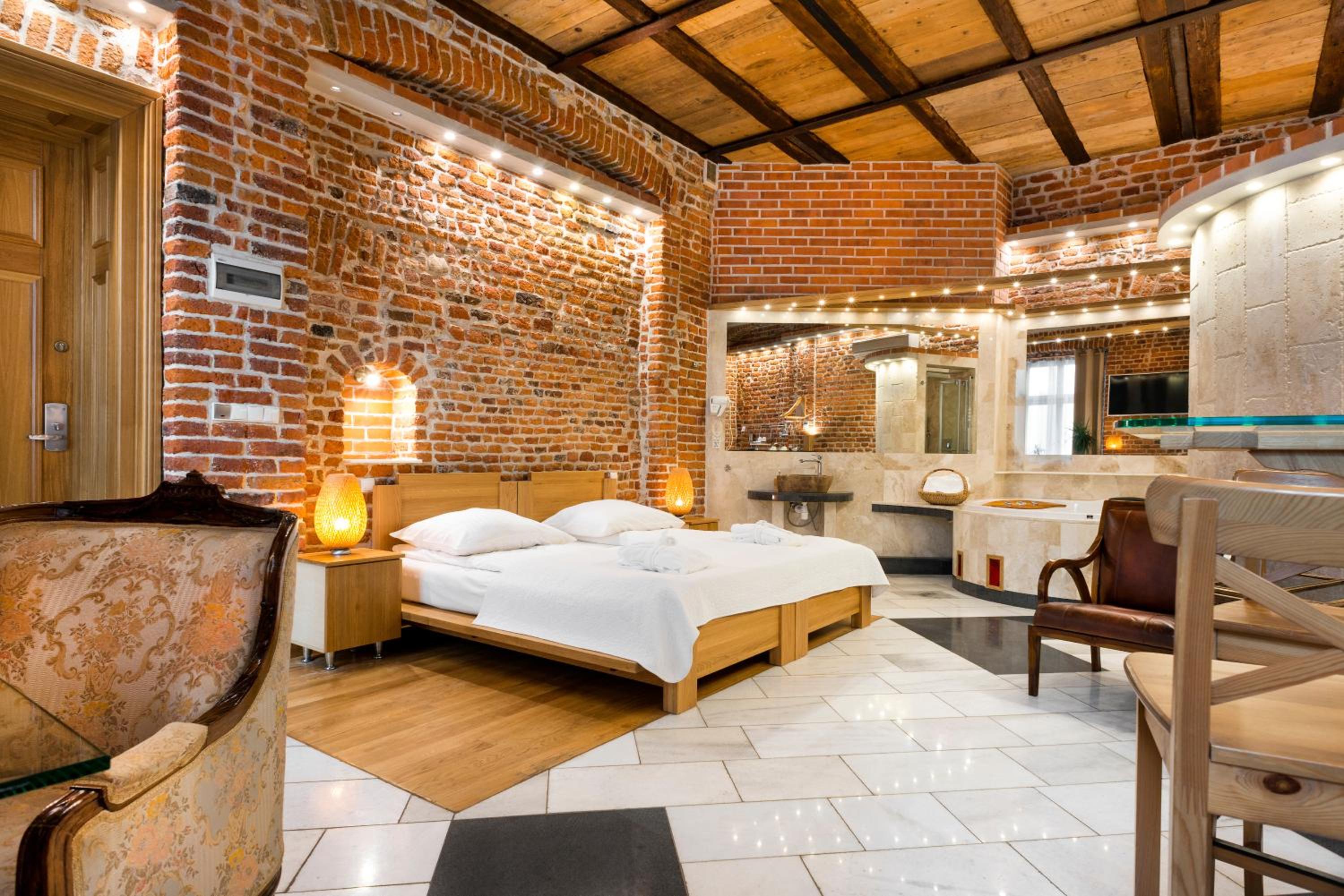 Executive Suite - Photo 1
