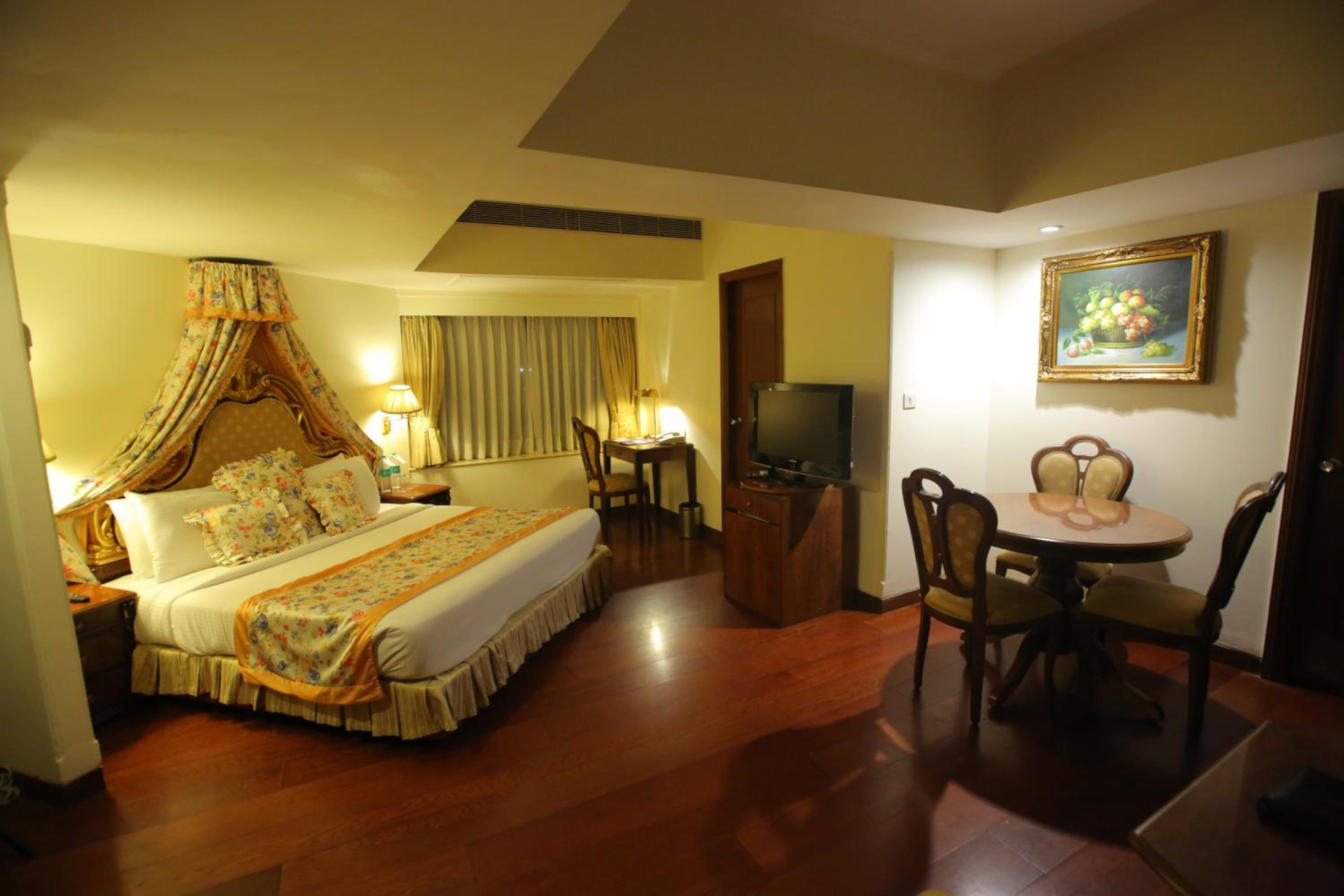 Royal Junior Suite - 15% Discount on Food & Soft Beverages thumbnail 6