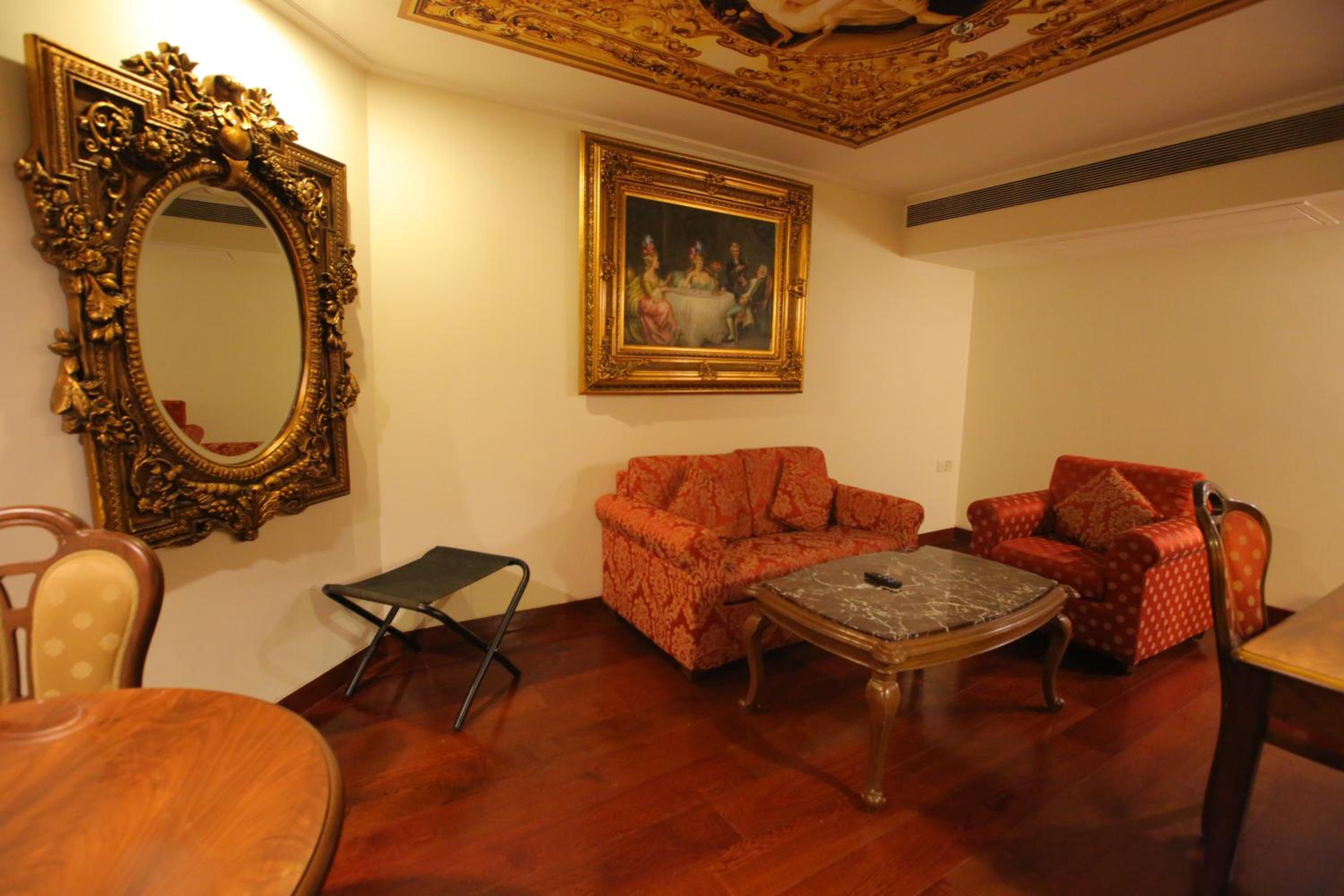 Maharajah One Bedroom Suite - 15% Discount on Food & Soft Beverages thumbnail 5