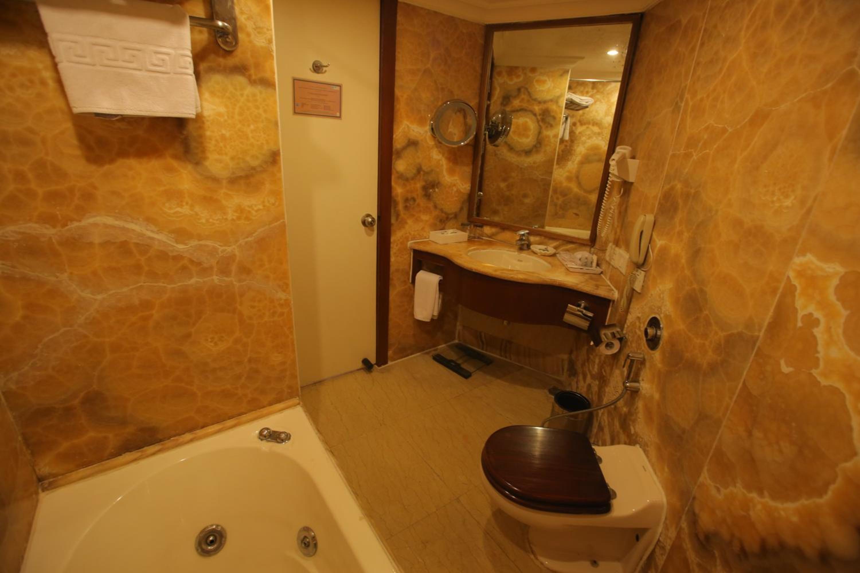 Maharajah One Bedroom Suite - 15% Discount on Food & Soft Beverages thumbnail 5