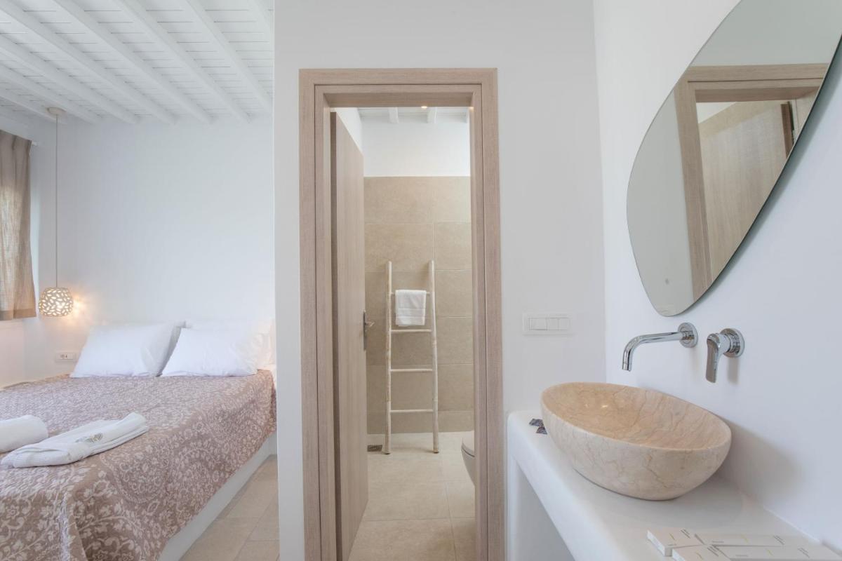 Deluxe Suite with Sea View photo 3
