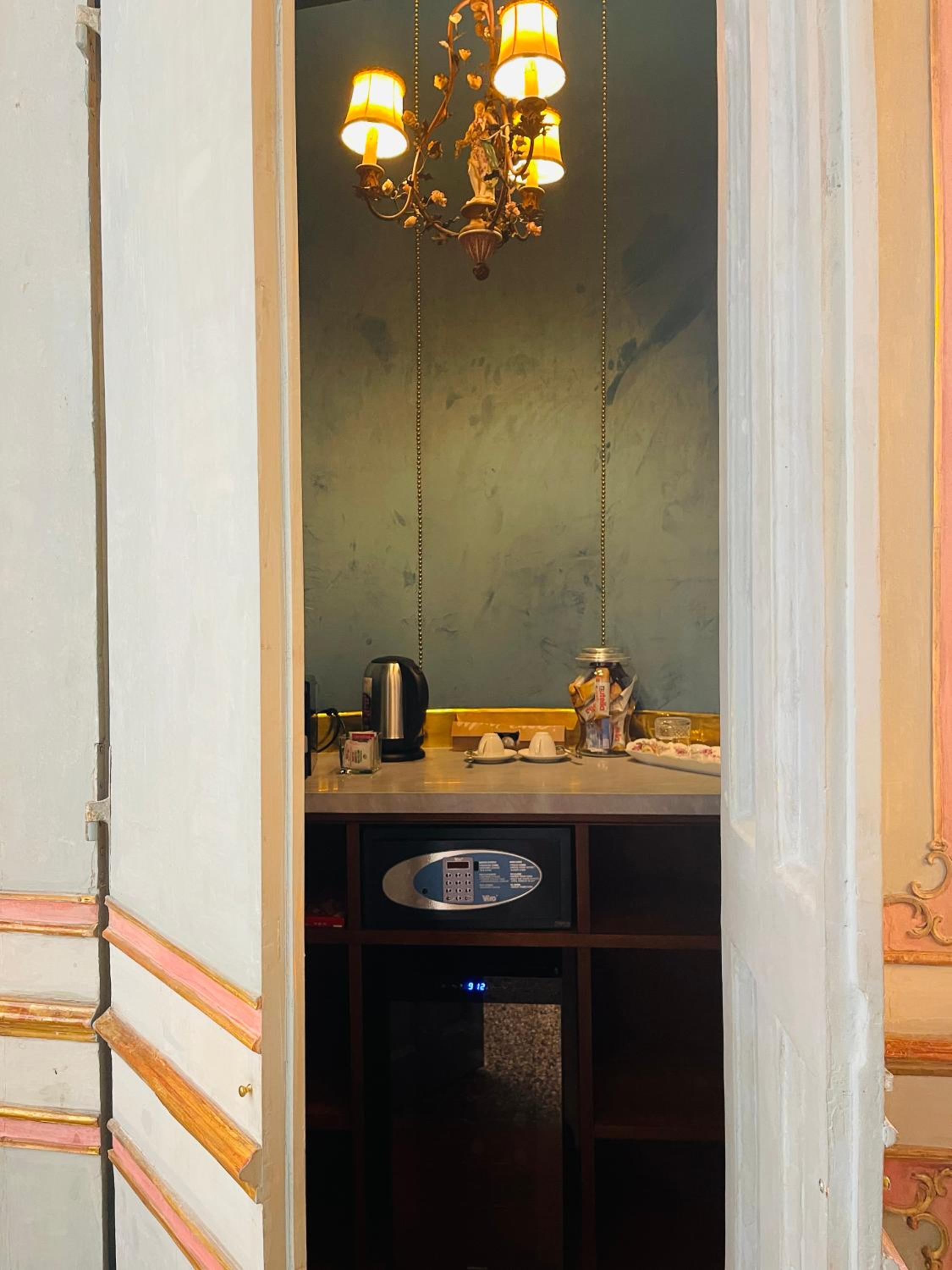 Superior King Room photo 3
