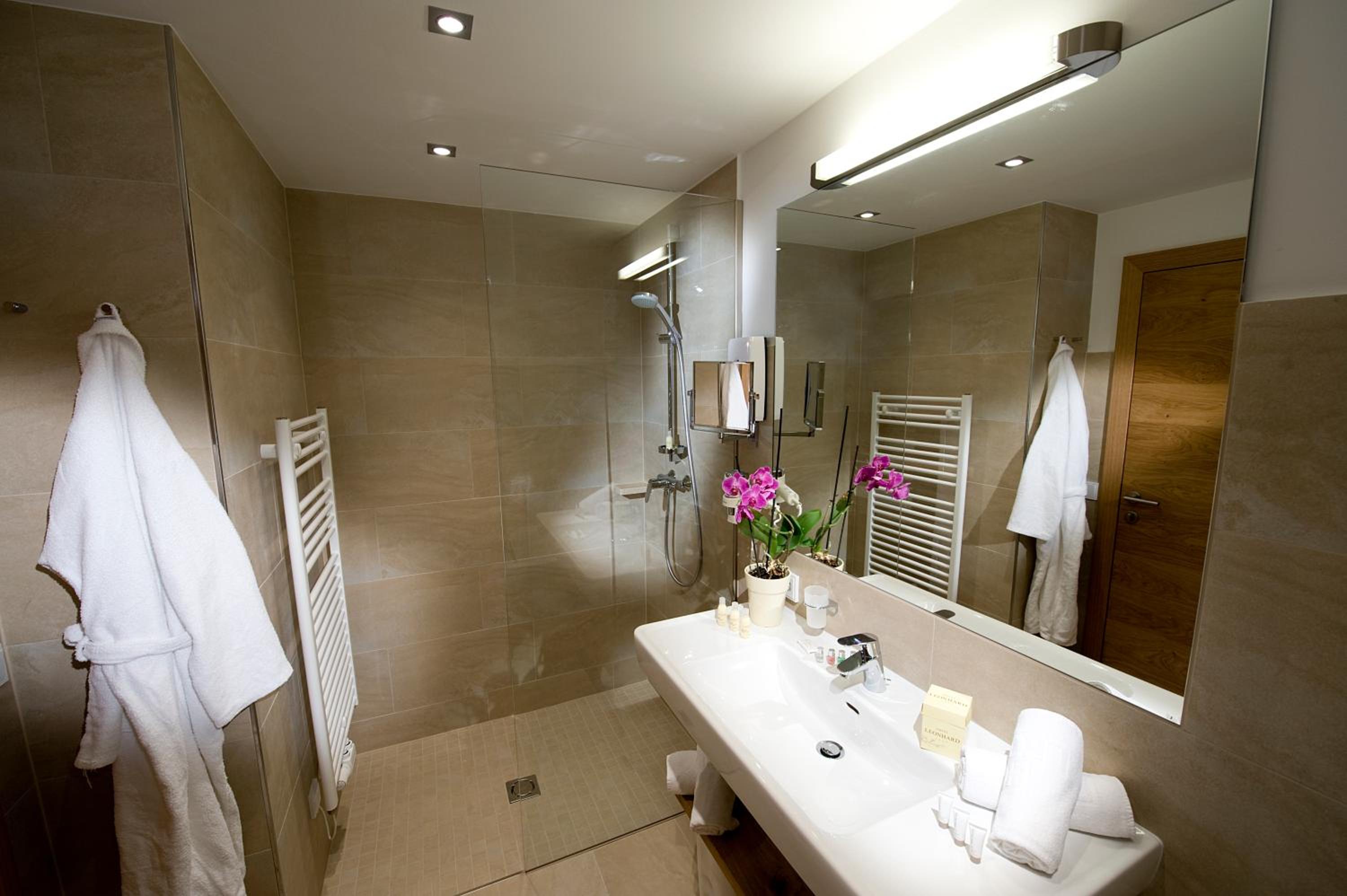 Junior Suite with Mountain View - Photo 2
