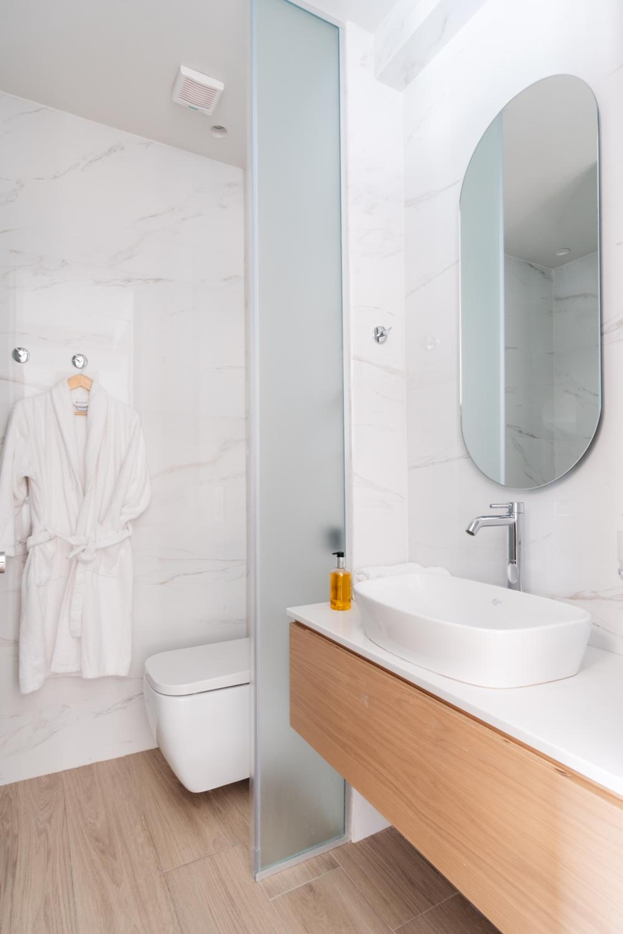 Superior Suite with Balcony and City view photo 3