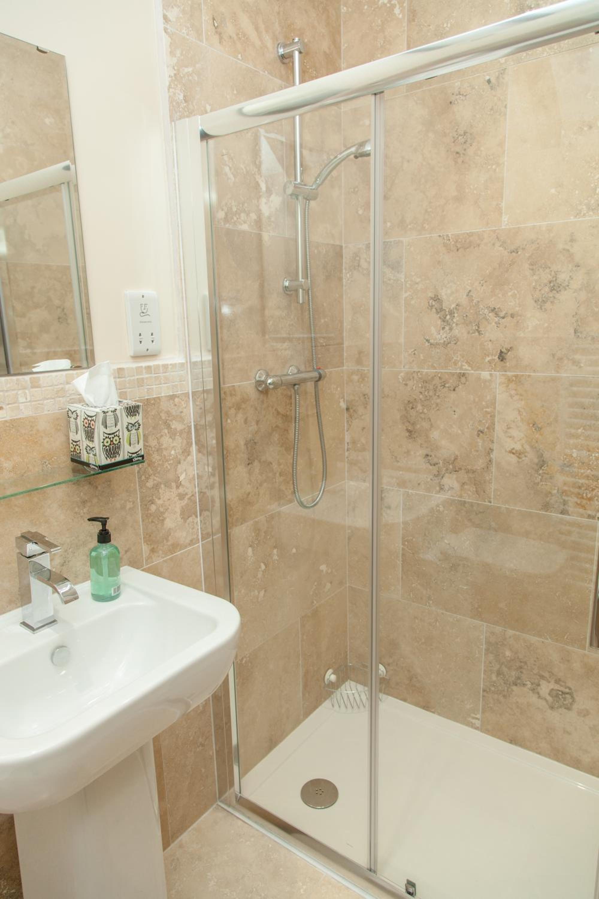 Deluxe Double Room with Shower - Photo 3