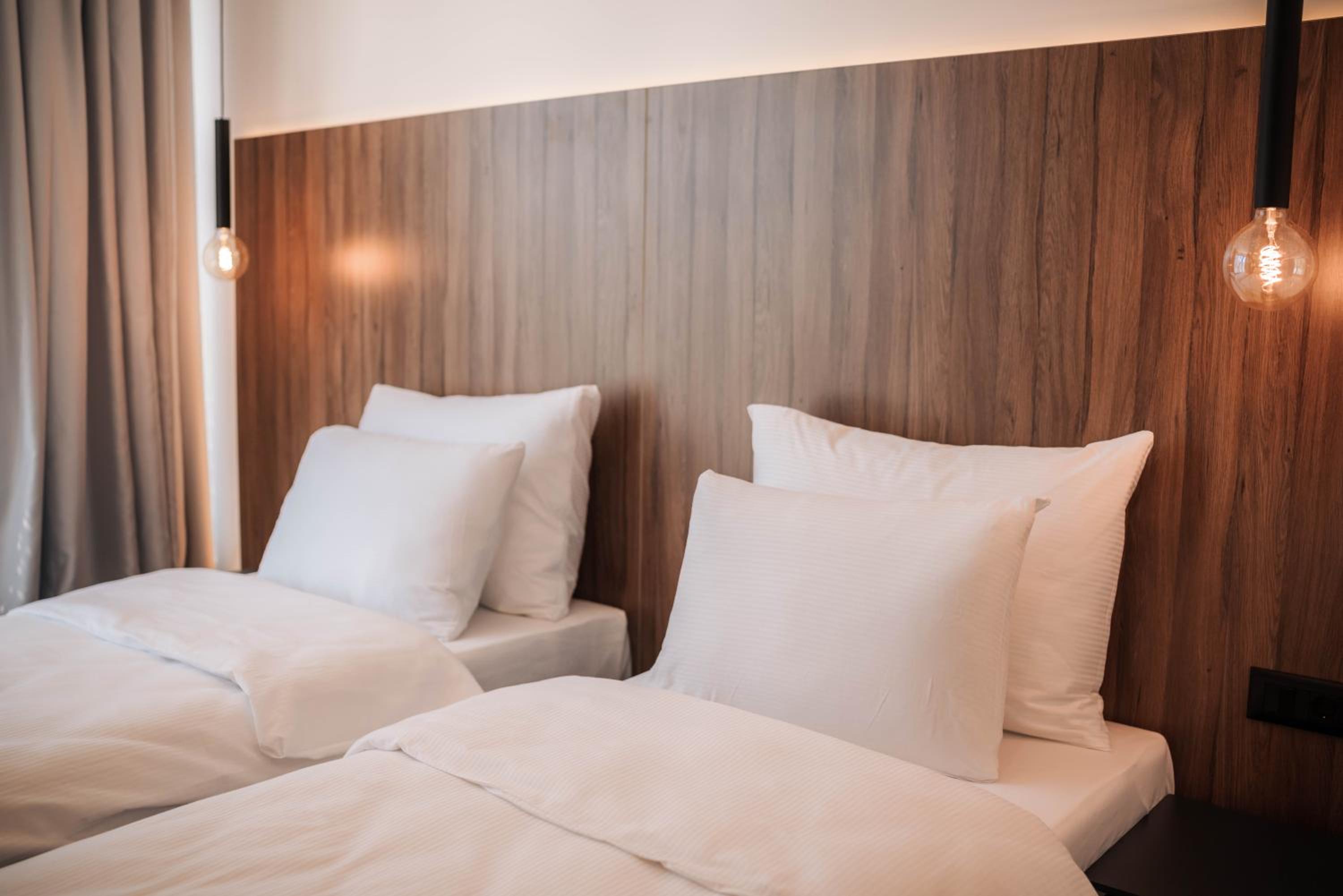 Standard Double or Twin Room - Photo 10