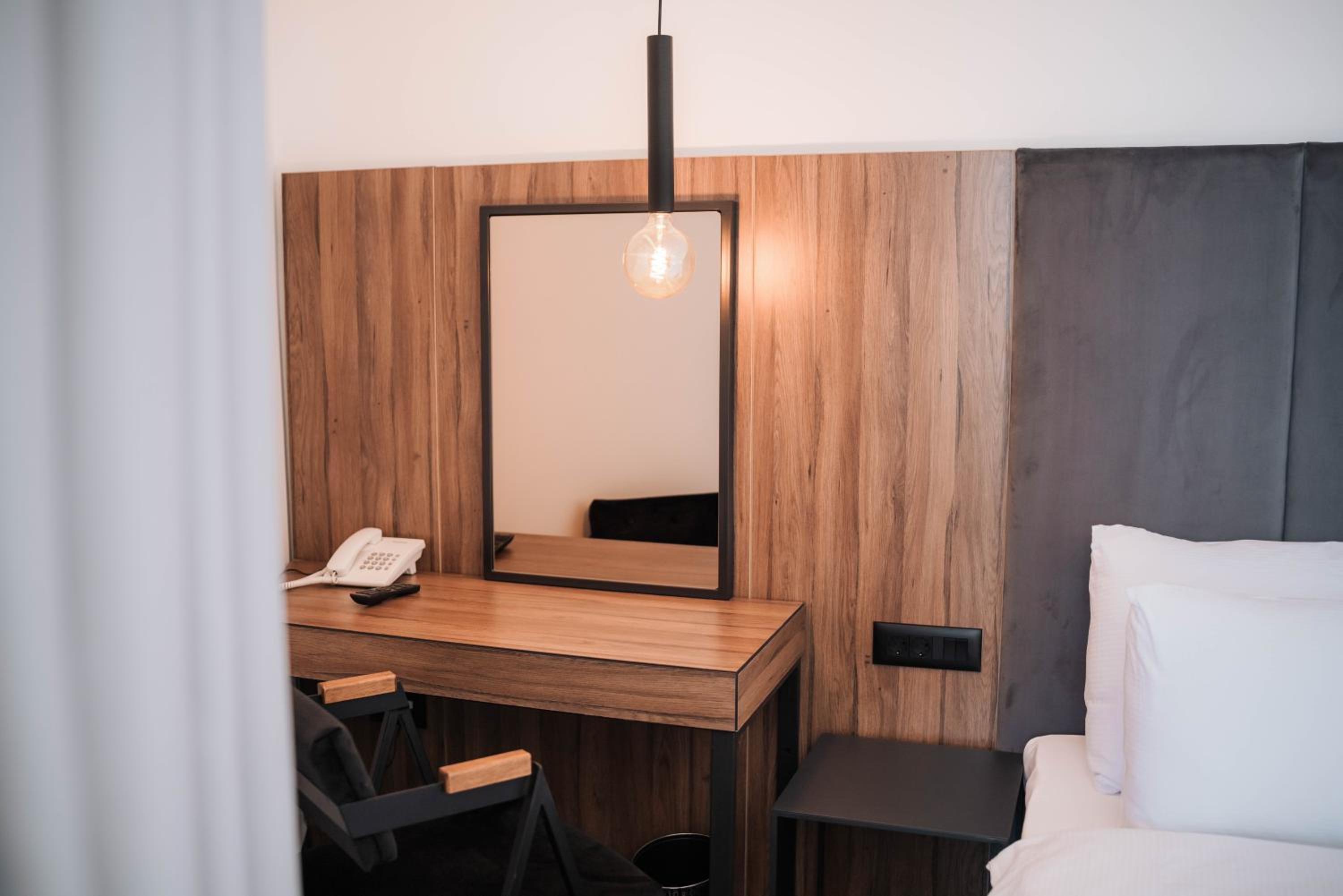 Standard Double or Twin Room - Photo 5