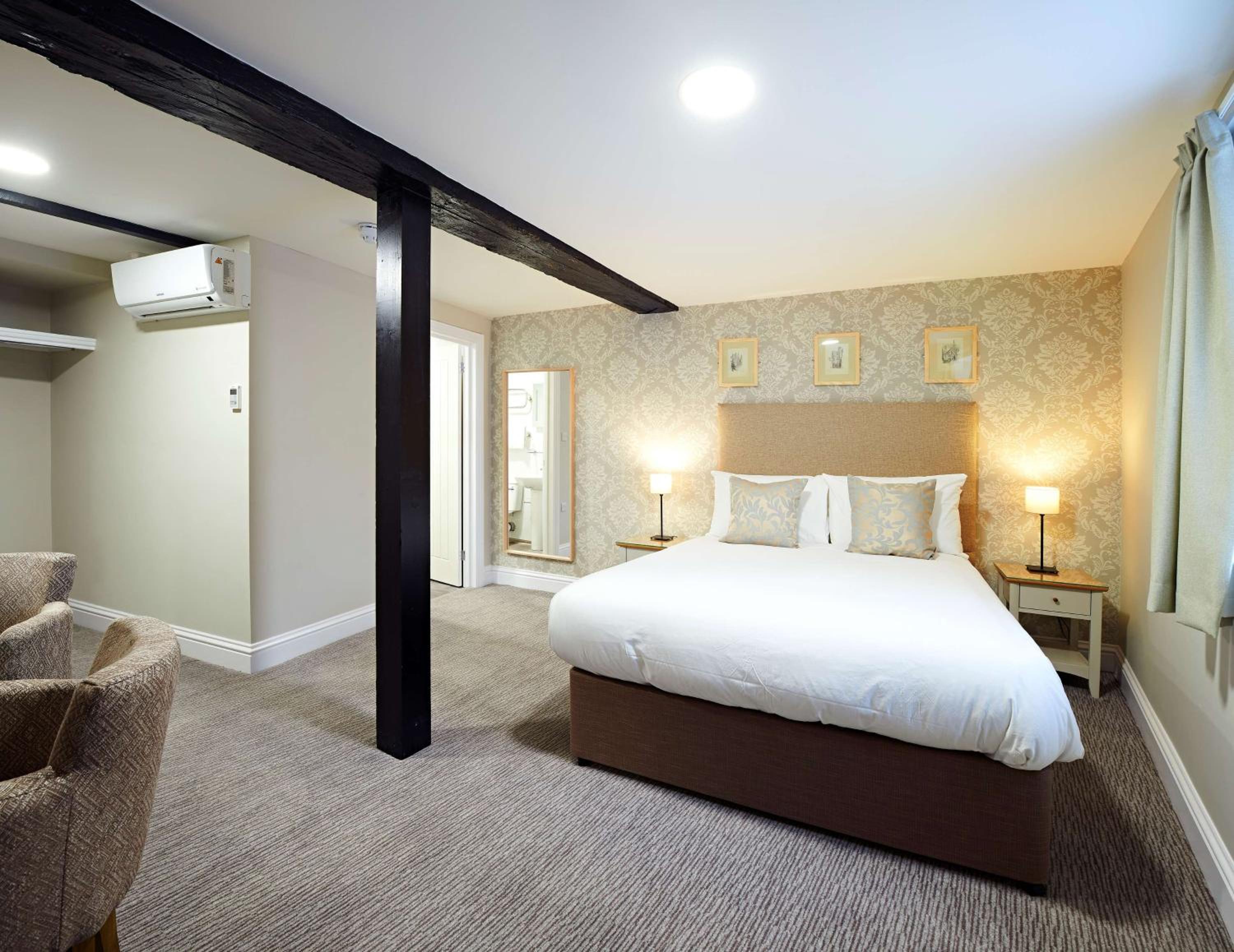 Superior King Room - Non-Smoking - Photo 1