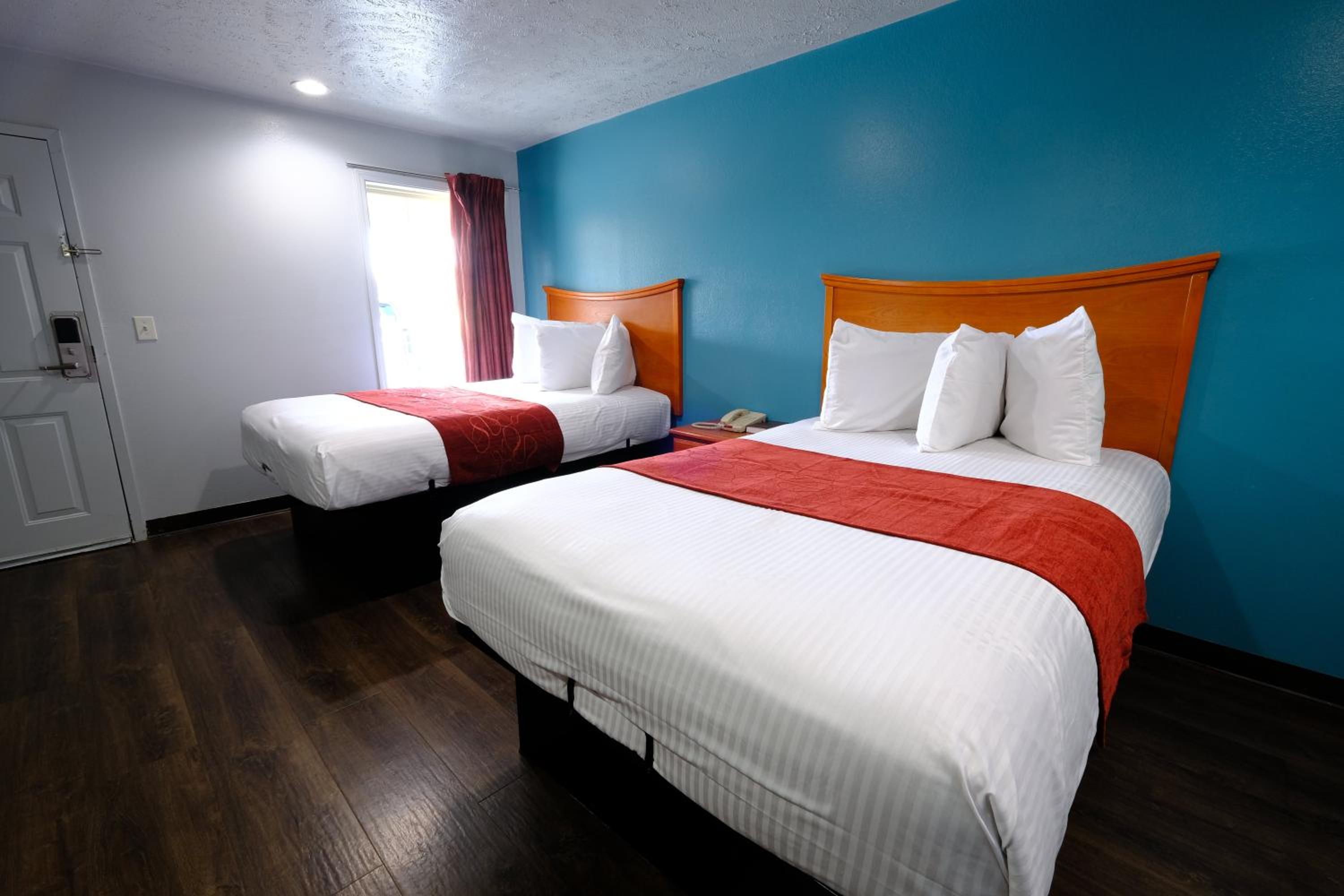 Double Room with Two Double Beds - Non-Smoking - Photo 1