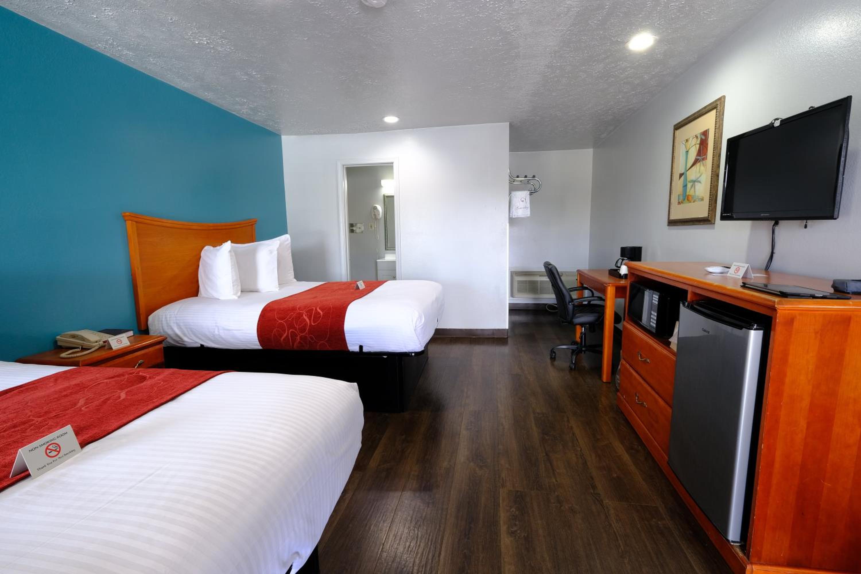 Double Room with Two Double Beds - Non-Smoking - Photo 3