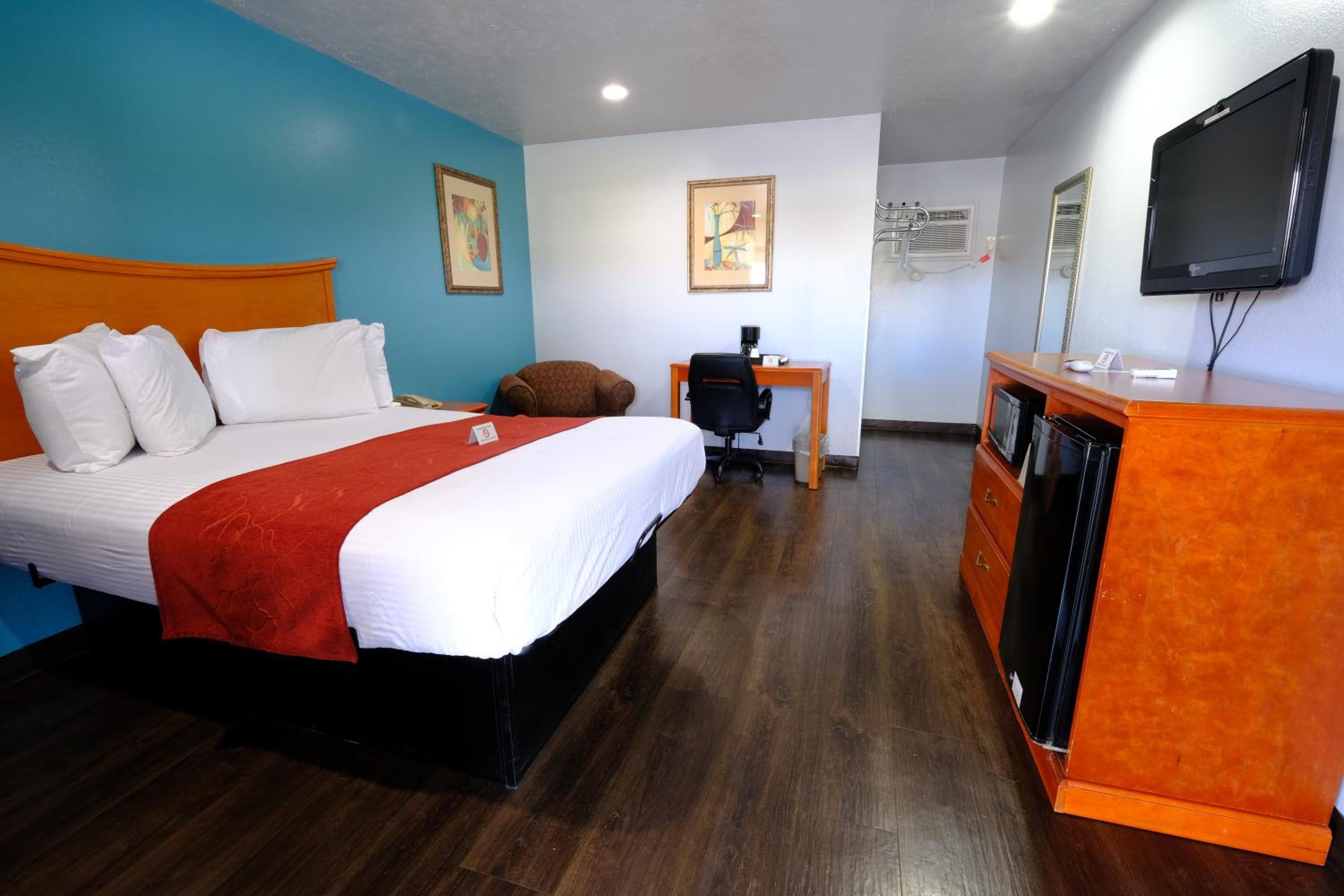 Queen Room - Non-Smoking - Photo 5