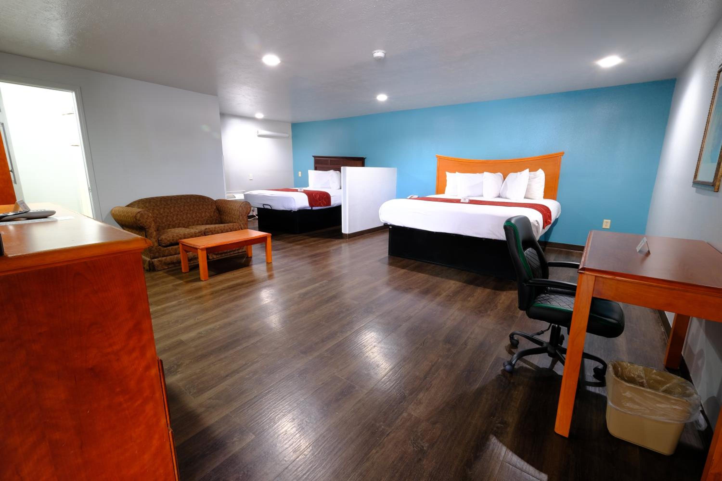 1 King with Double Mini suite Nonsmoking - Photo 3