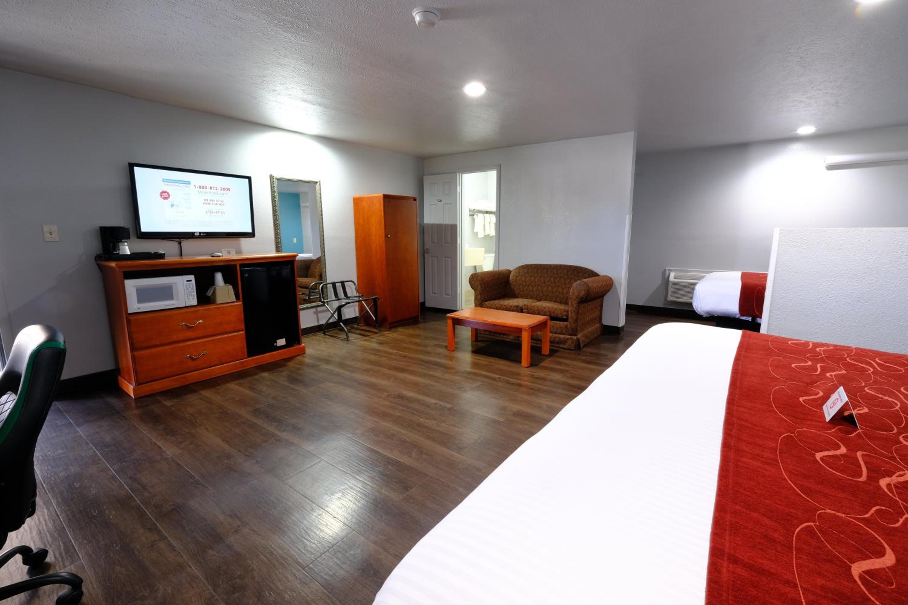 1 King with Double Mini suite Nonsmoking - Photo 2
