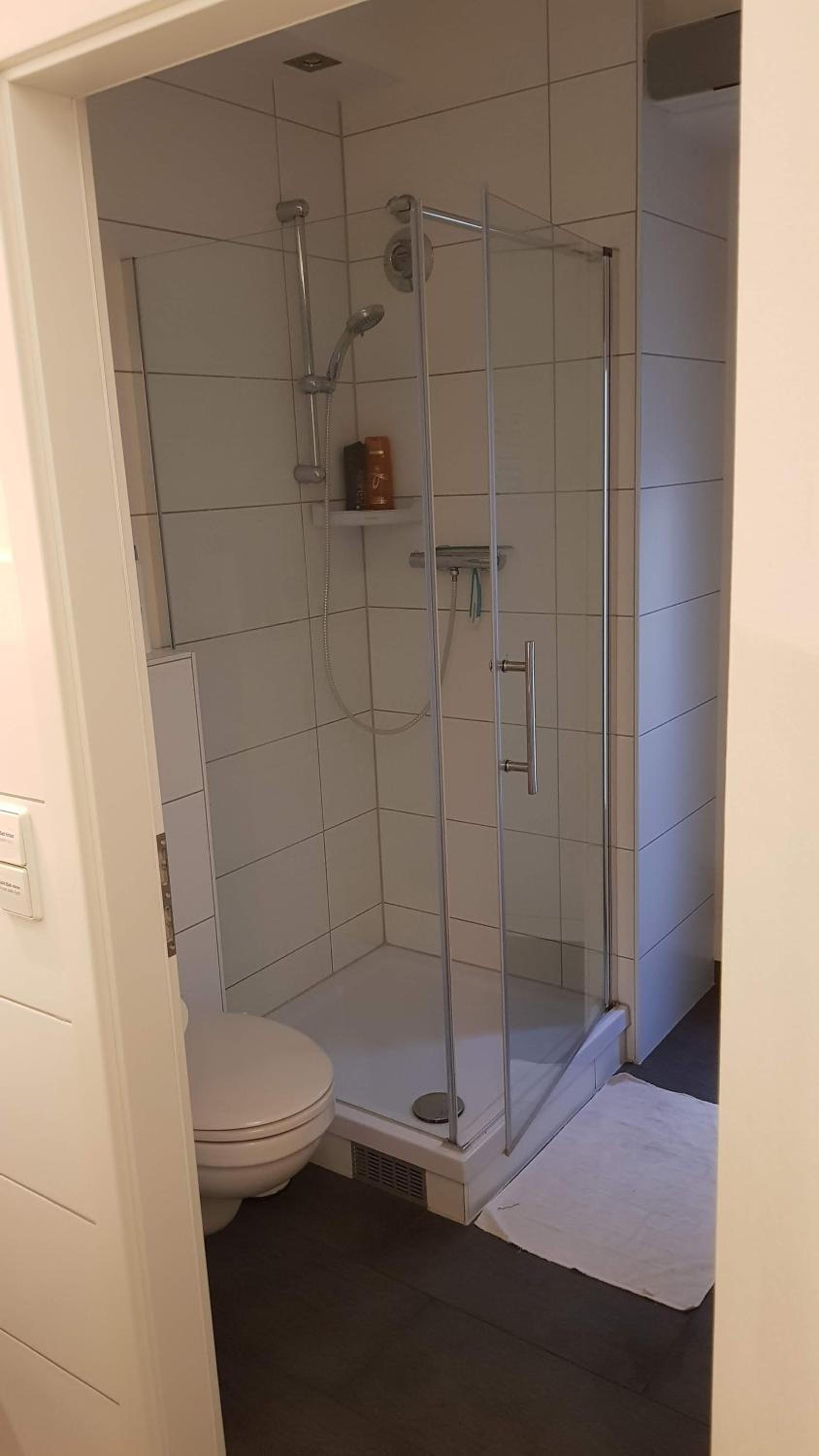 Single Room with Shared Shower and Toilet photo 2