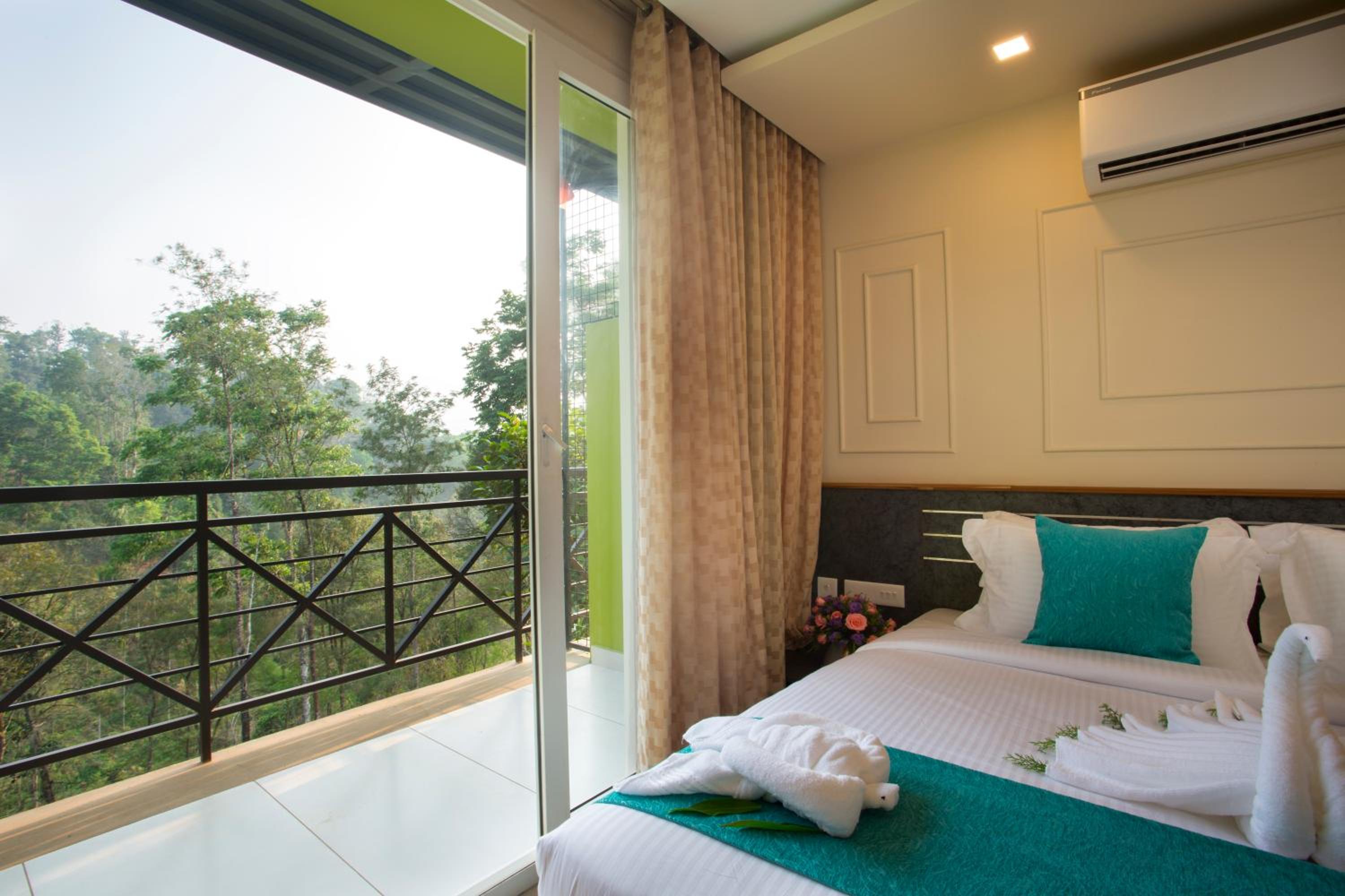 EROS PREMIUM WITH BALCONY FOREST VIEW photo 1